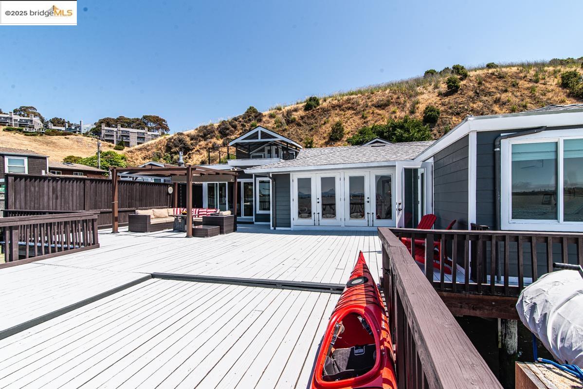 8 Sandy Beach Road