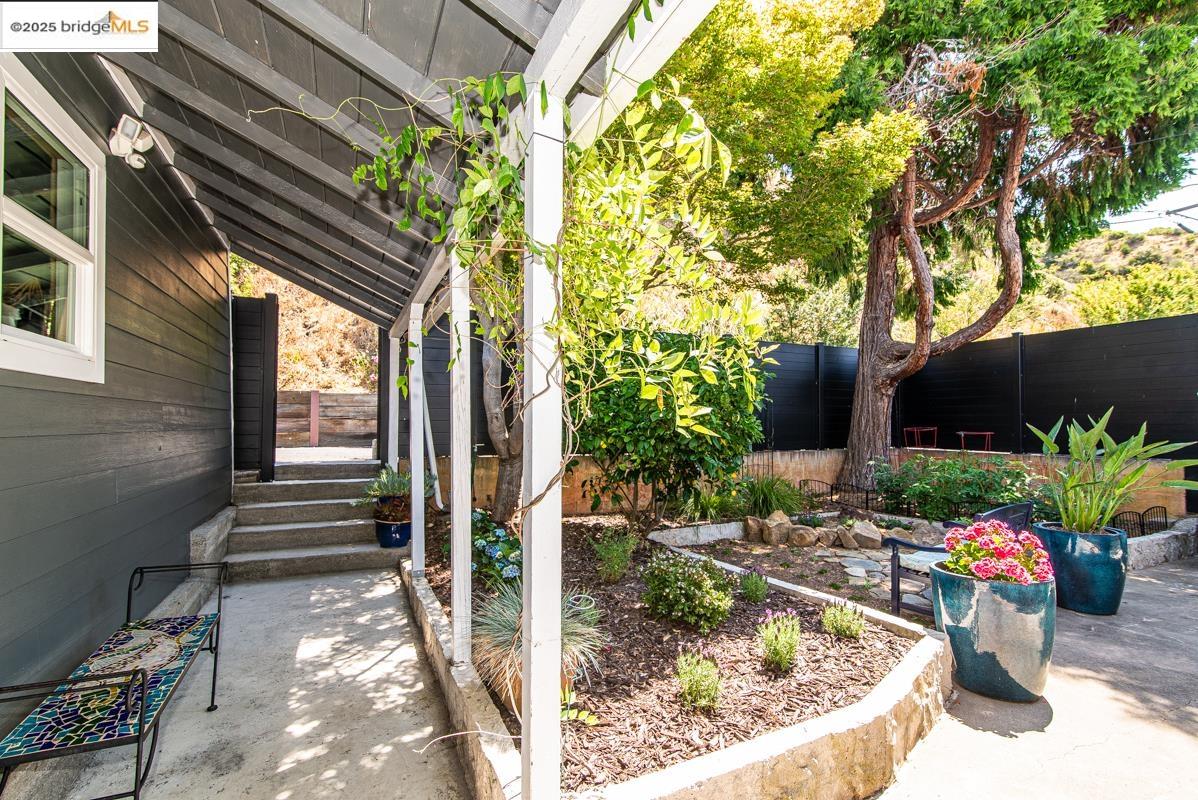 8 Sandy Beach Road