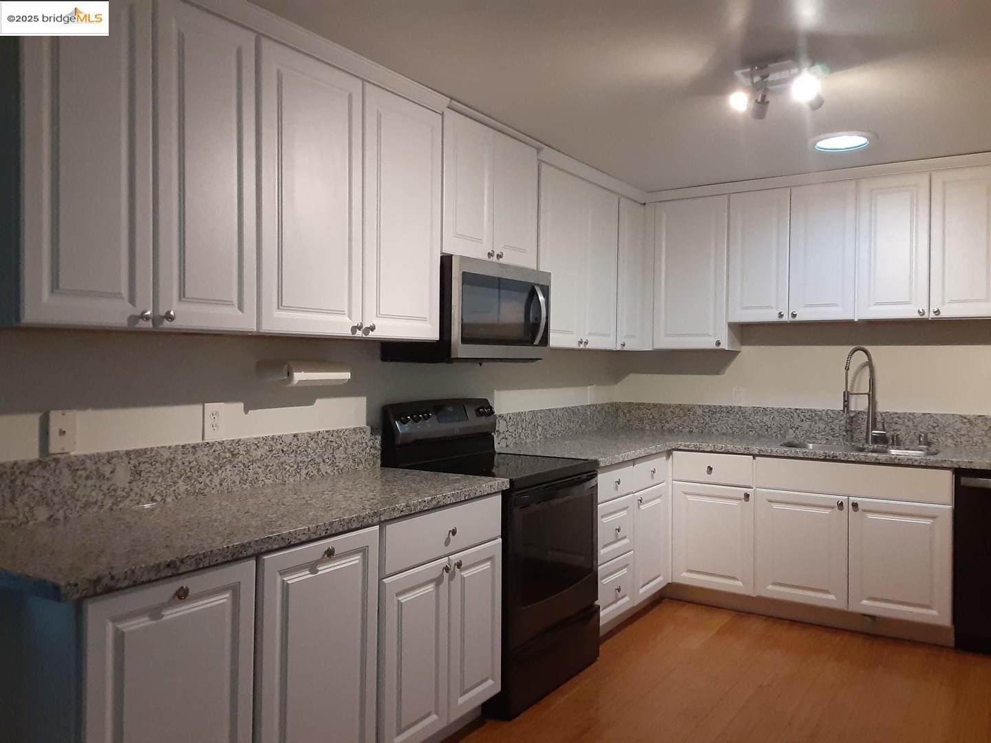 Detail Gallery Image 2 of 32 For 868 Florin Rd, Sacramento,  CA 95831 - 4 Beds | 3 Baths