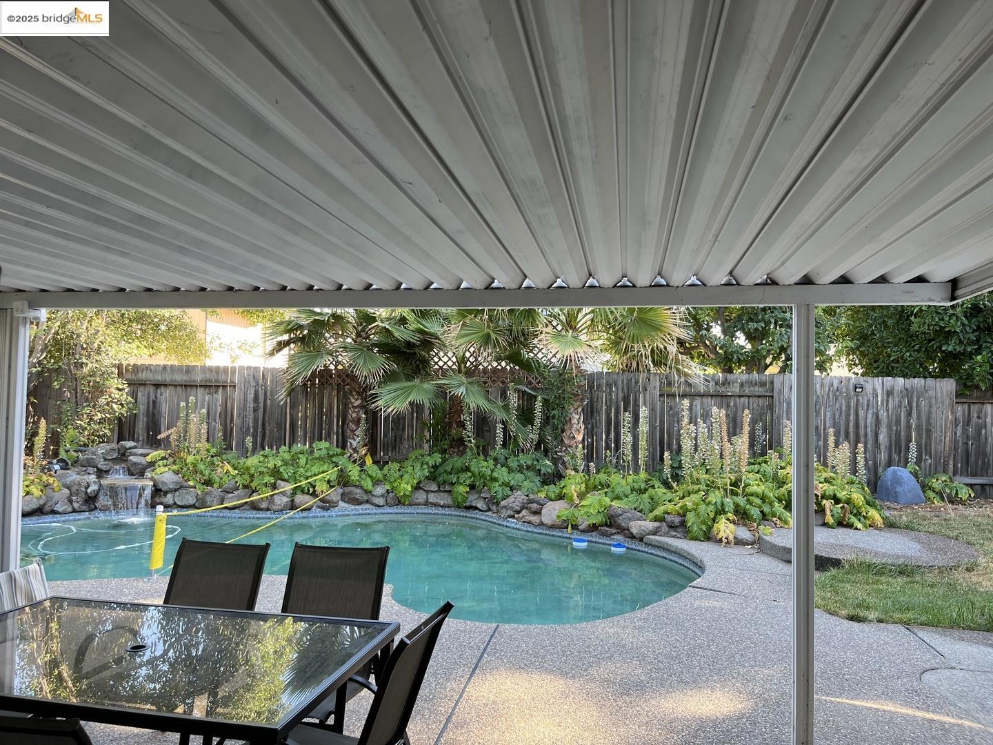 Detail Gallery Image 5 of 32 For 868 Florin Rd, Sacramento,  CA 95831 - 4 Beds | 3 Baths