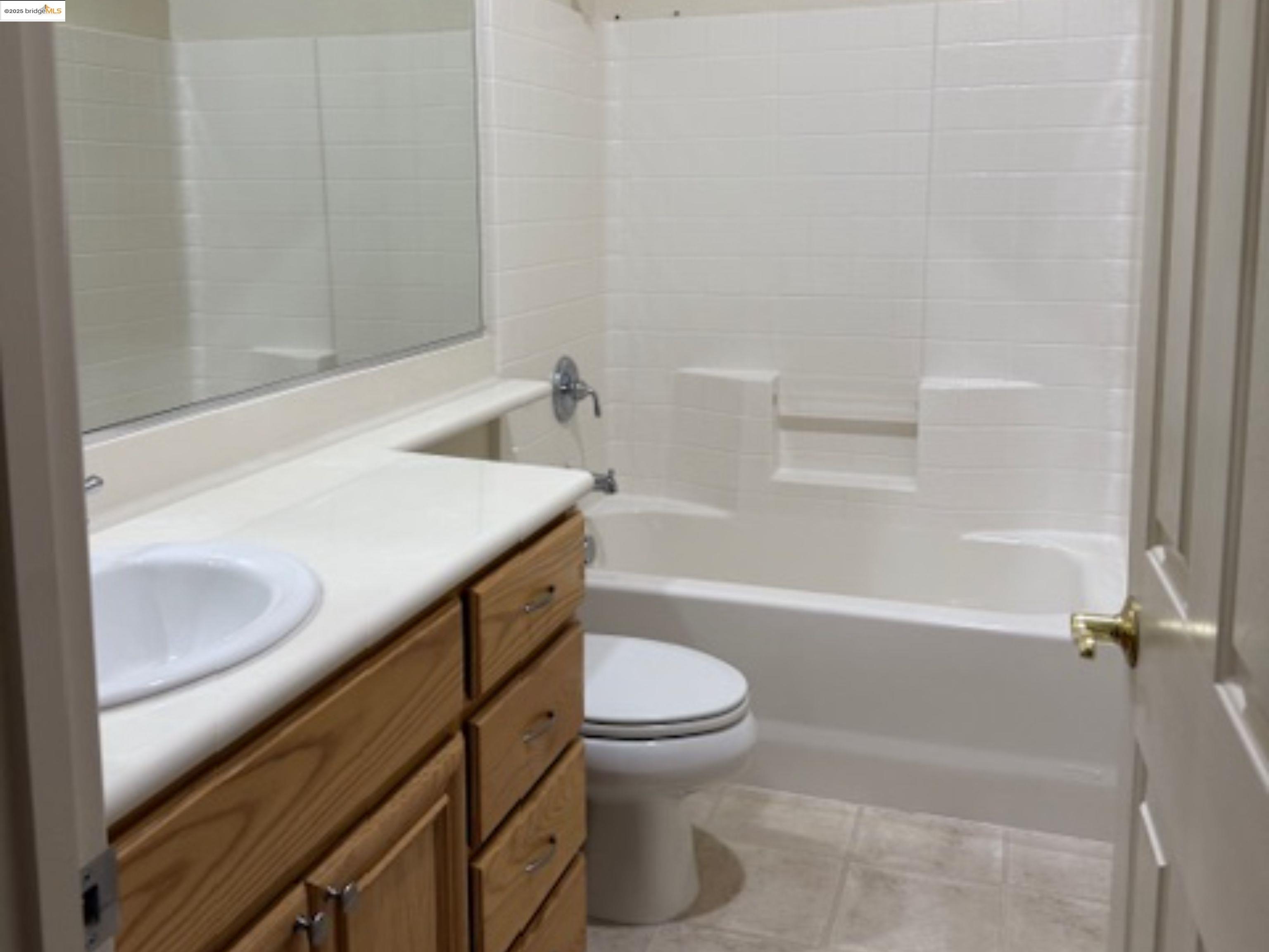 Detail Gallery Image 2 of 13 For 603 Twin Lakes Ln, Rio Vista,  CA 94571 - 3 Beds | 2/1 Baths