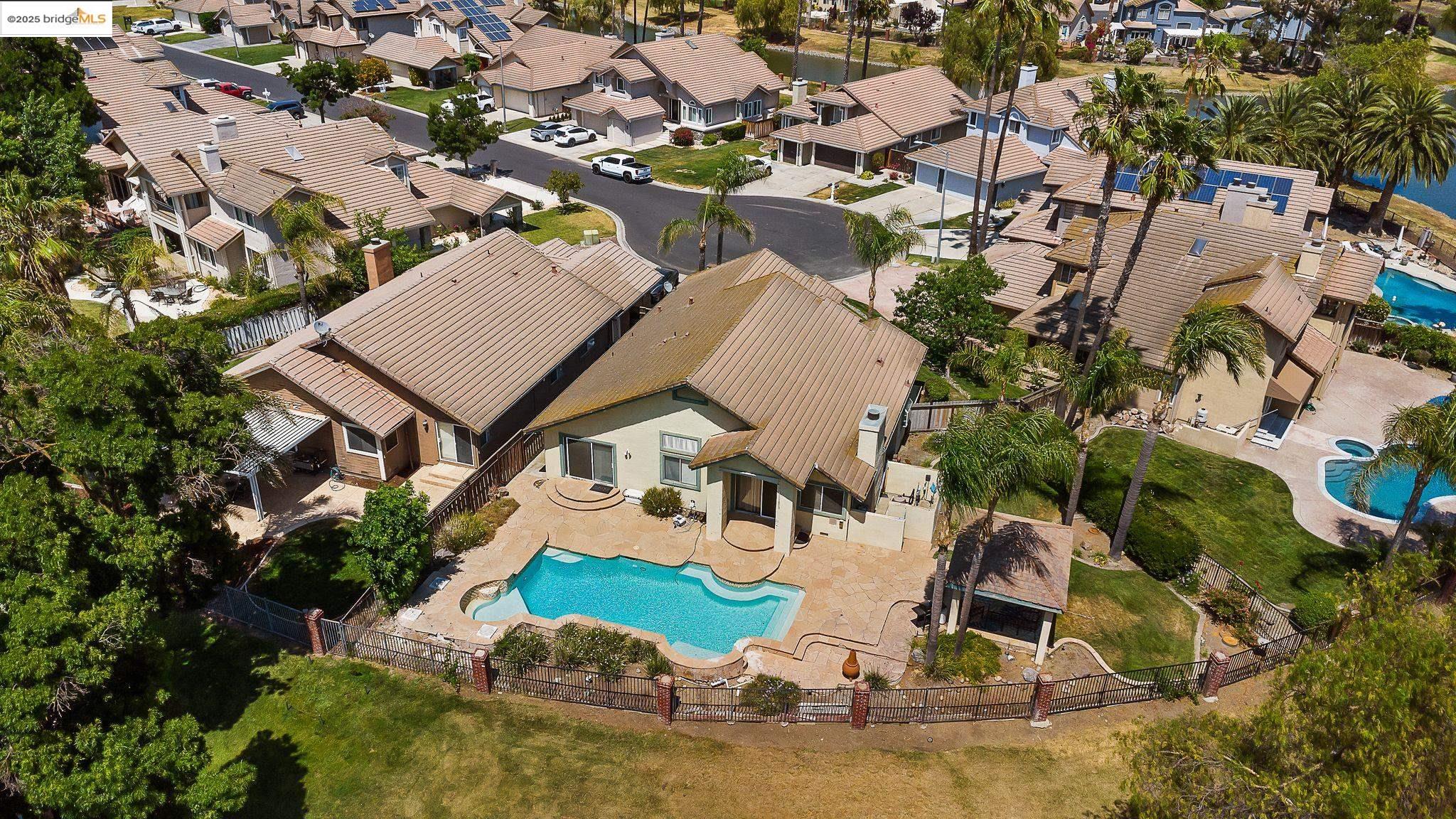 Detail Gallery Image 2 of 34 For 2244 Colonial Ct, Discovery Bay,  CA 94505 - 3 Beds | 2 Baths