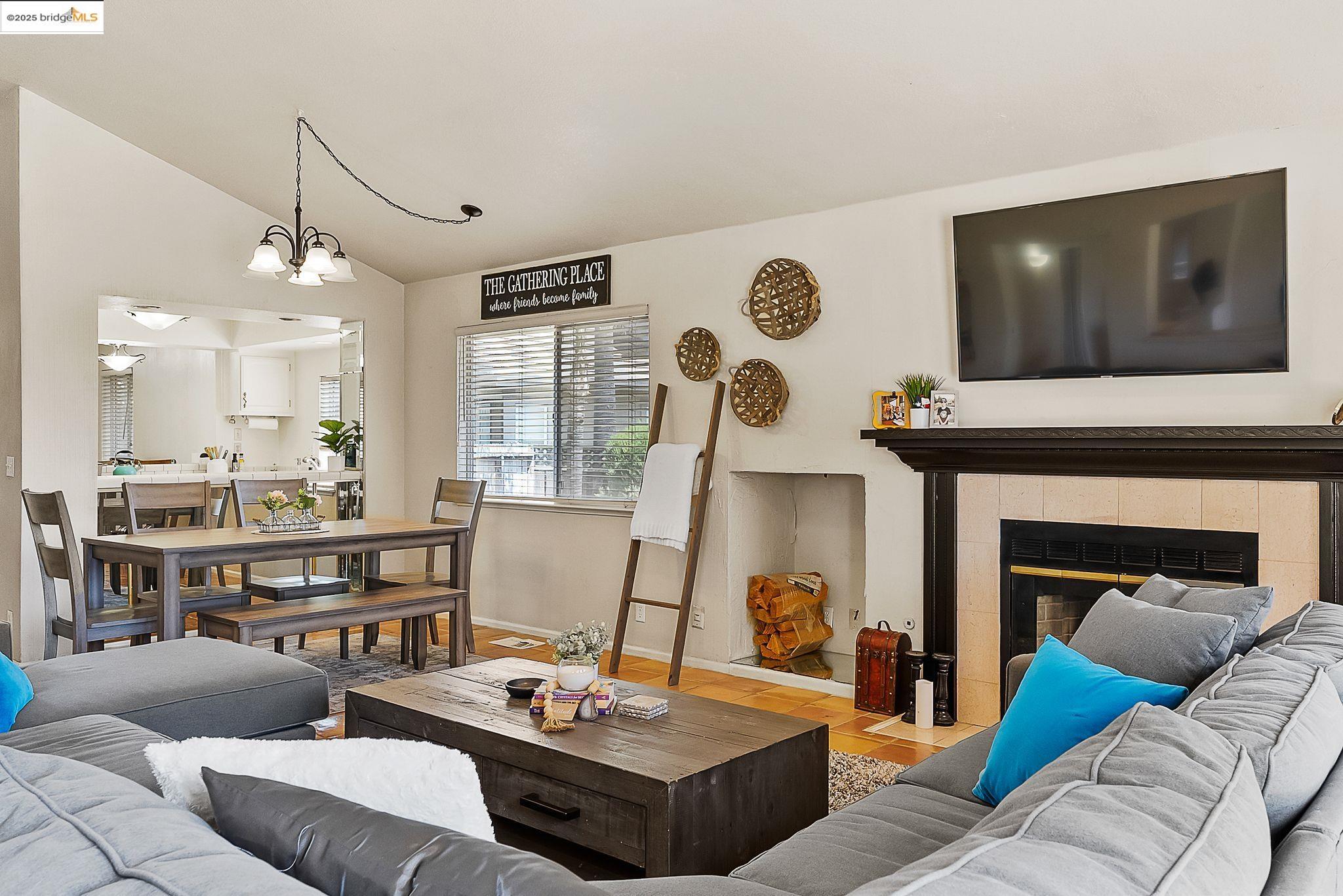 Detail Gallery Image 11 of 34 For 2244 Colonial Ct, Discovery Bay,  CA 94505 - 3 Beds | 2 Baths