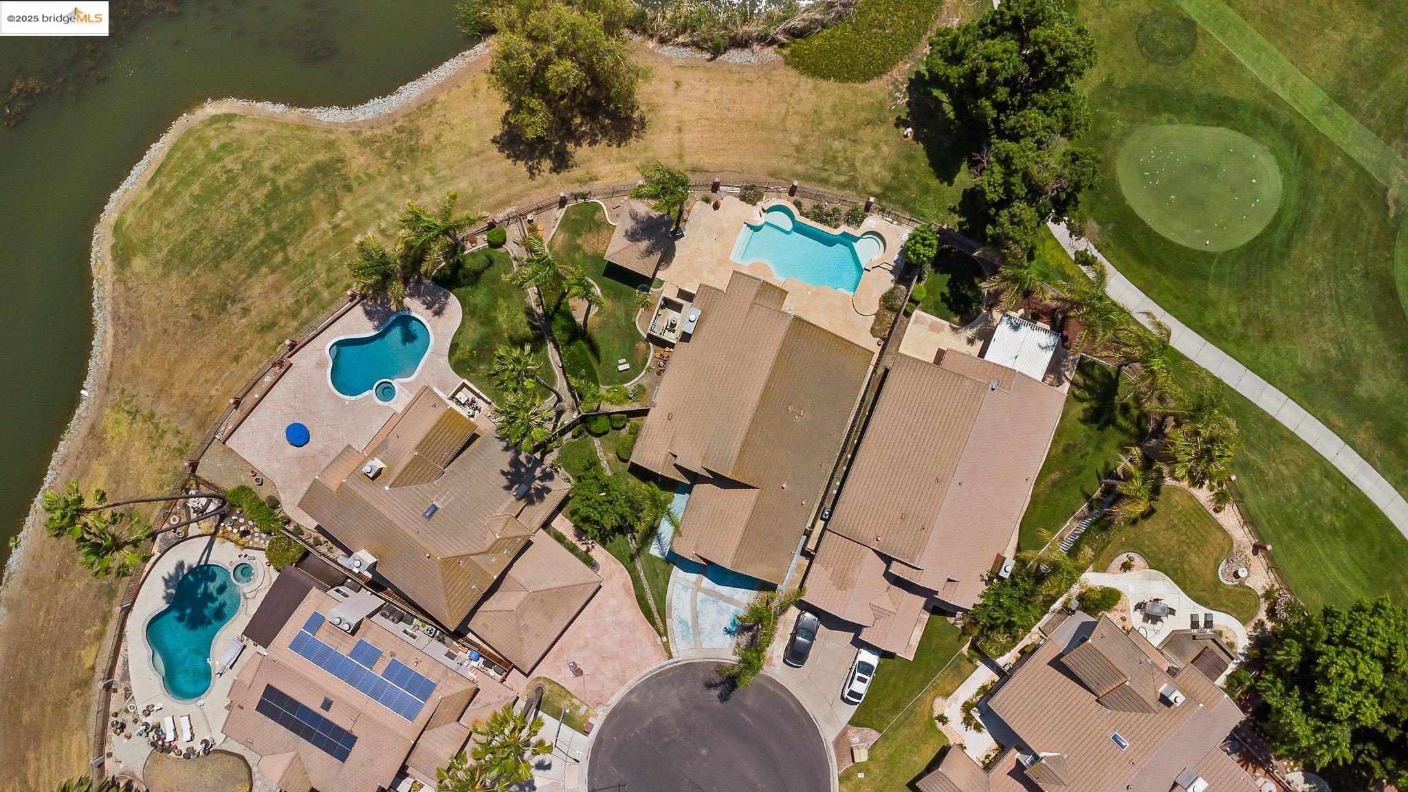 Detail Gallery Image 3 of 34 For 2244 Colonial Ct, Discovery Bay,  CA 94505 - 3 Beds | 2 Baths