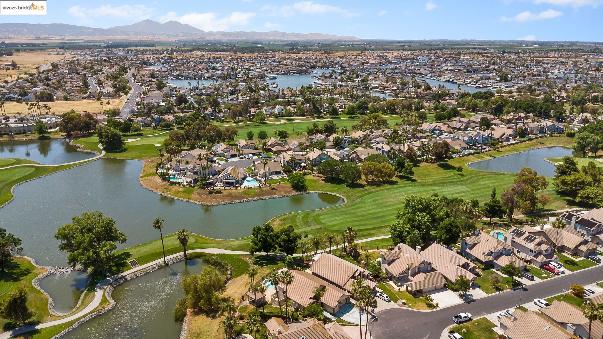 Detail Gallery Image 4 of 34 For 2244 Colonial Ct, Discovery Bay,  CA 94505 - 3 Beds | 2 Baths