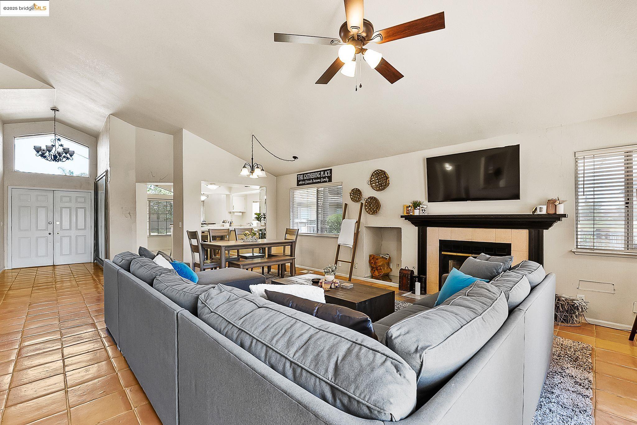 Detail Gallery Image 9 of 34 For 2244 Colonial Ct, Discovery Bay,  CA 94505 - 3 Beds | 2 Baths