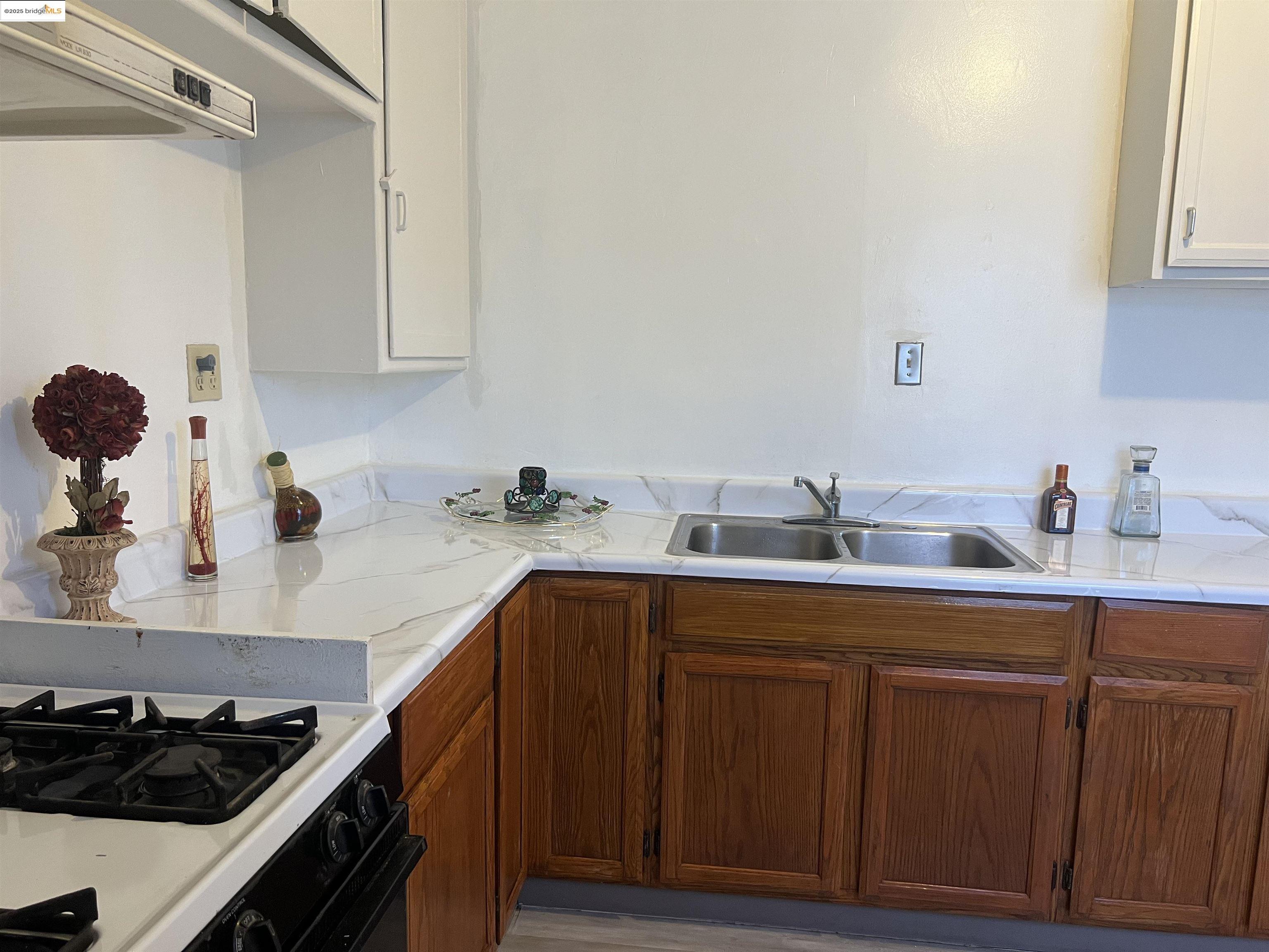 Detail Gallery Image 10 of 27 For 3064 Curran Ave, Oakland,  CA 94602 - – Beds | – Baths