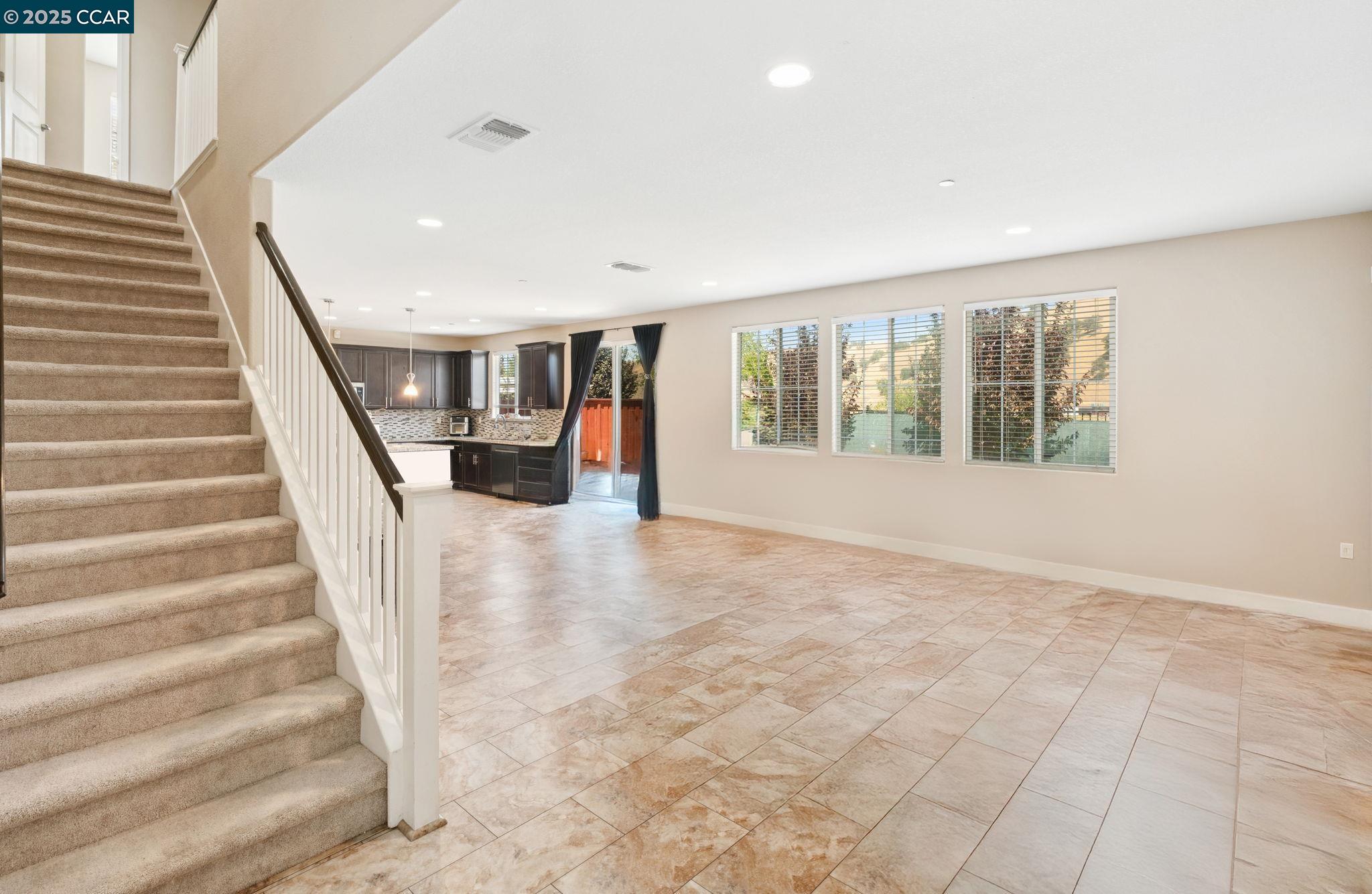 Detail Gallery Image 11 of 27 For 9417 Vintner Cir, Patterson,  CA 95363 - 5 Beds | 3 Baths