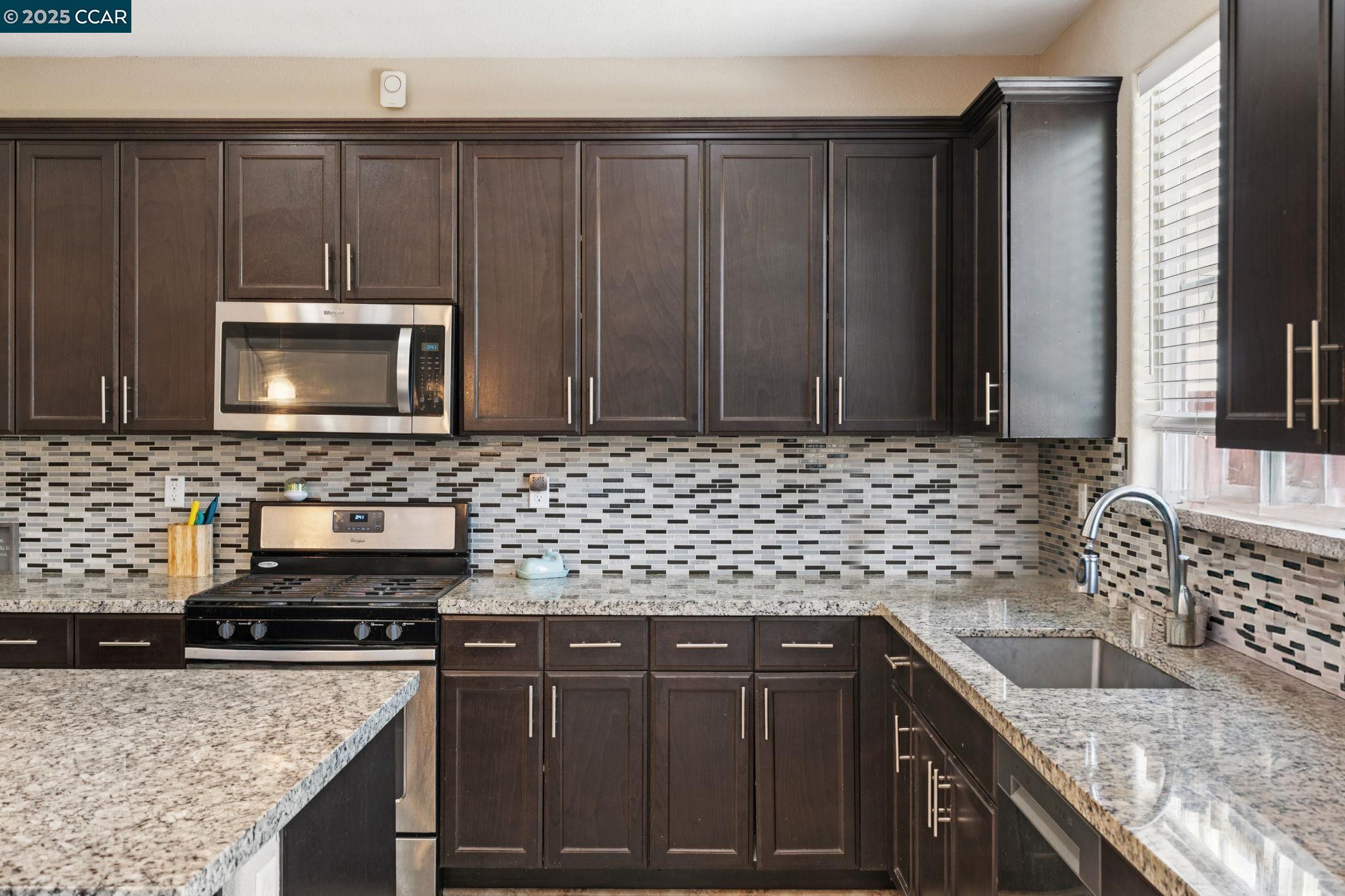Detail Gallery Image 13 of 27 For 9417 Vintner Cir, Patterson,  CA 95363 - 5 Beds | 3 Baths
