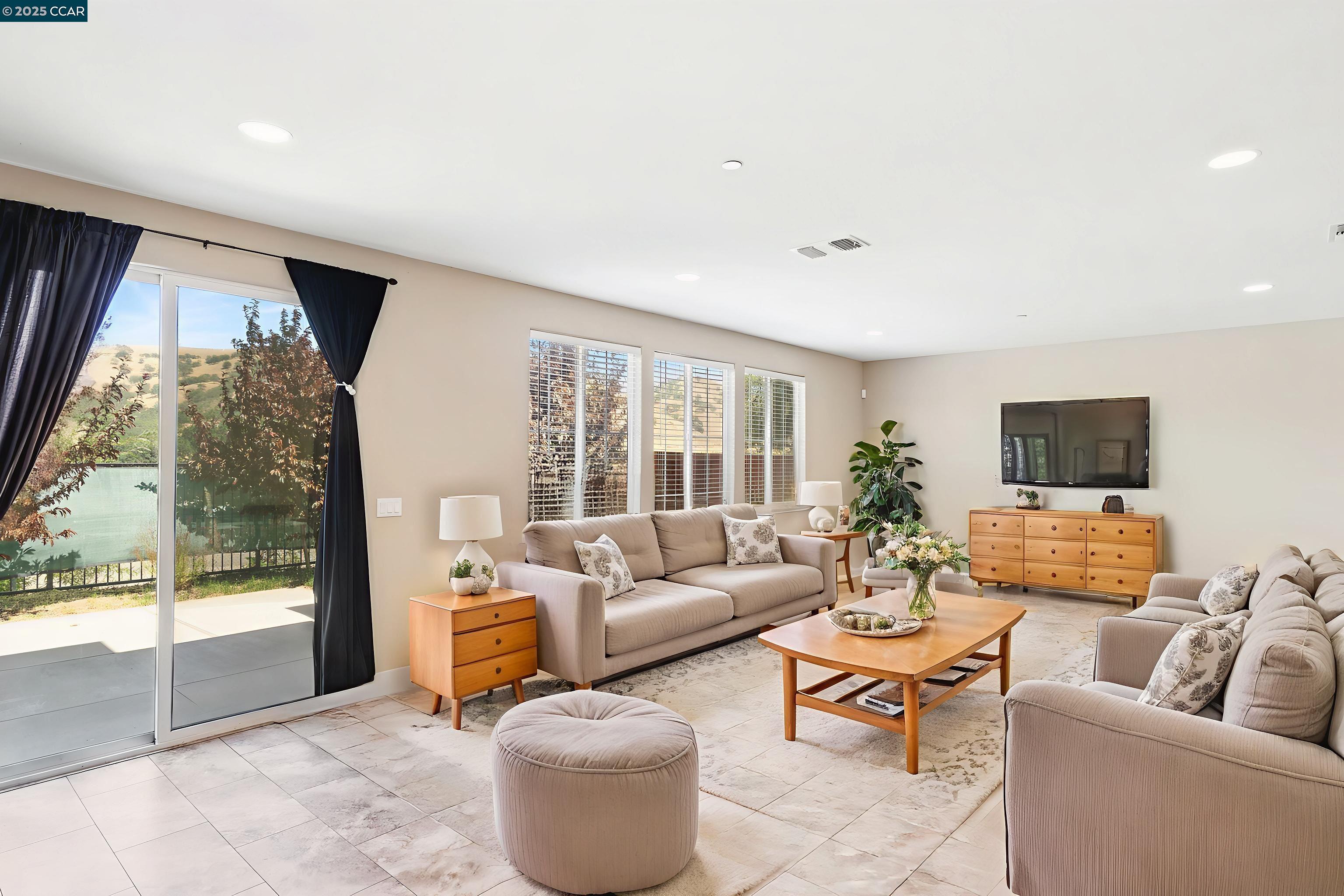 Detail Gallery Image 5 of 27 For 9417 Vintner Cir, Patterson,  CA 95363 - 5 Beds | 3 Baths