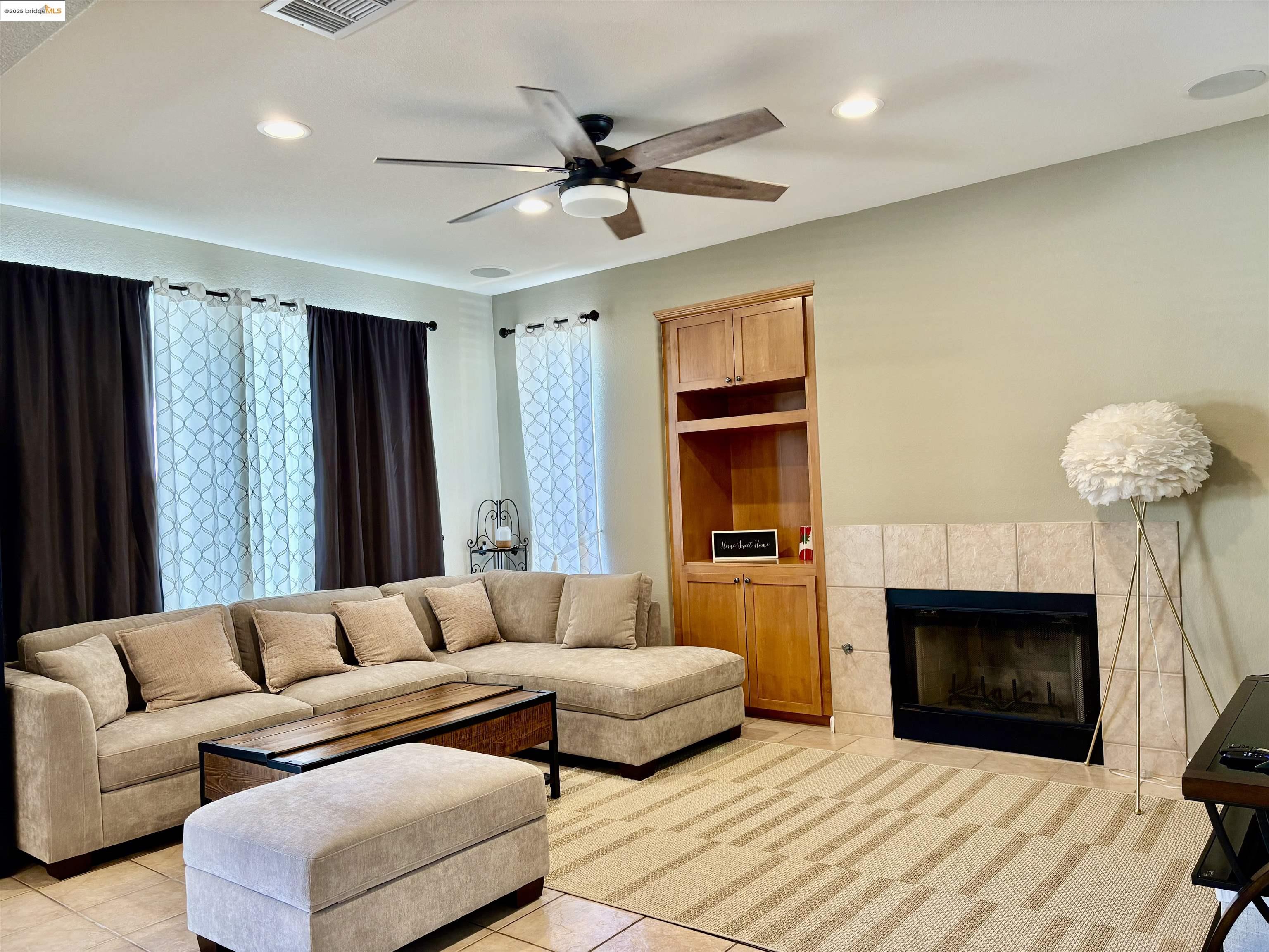 Detail Gallery Image 11 of 56 For 5736 Idlewood Street, Dublin,  CA 94568 - 3 Beds | 2/1 Baths