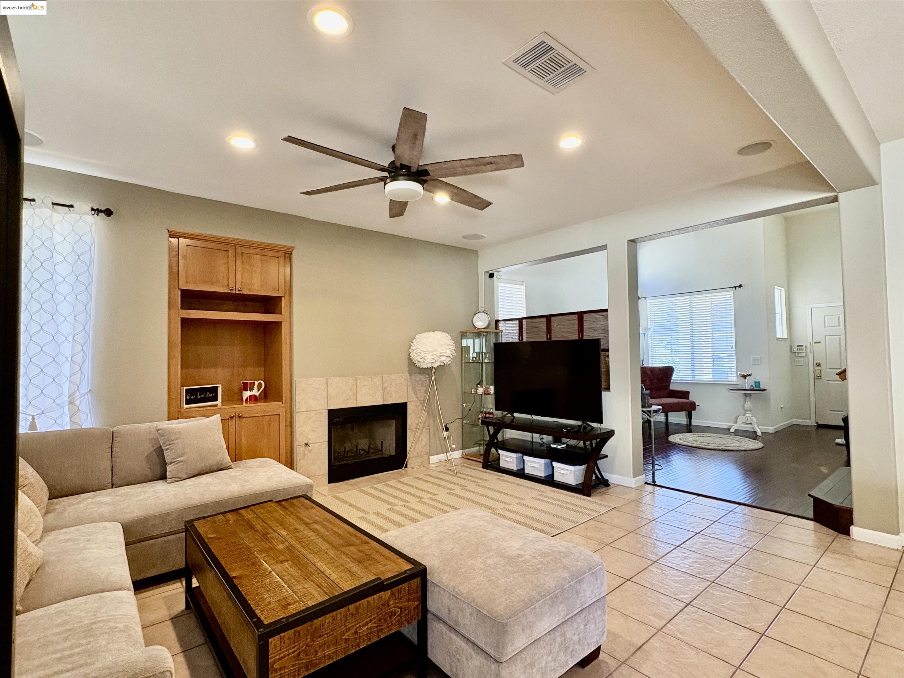 Detail Gallery Image 12 of 56 For 5736 Idlewood Street, Dublin,  CA 94568 - 3 Beds | 2/1 Baths