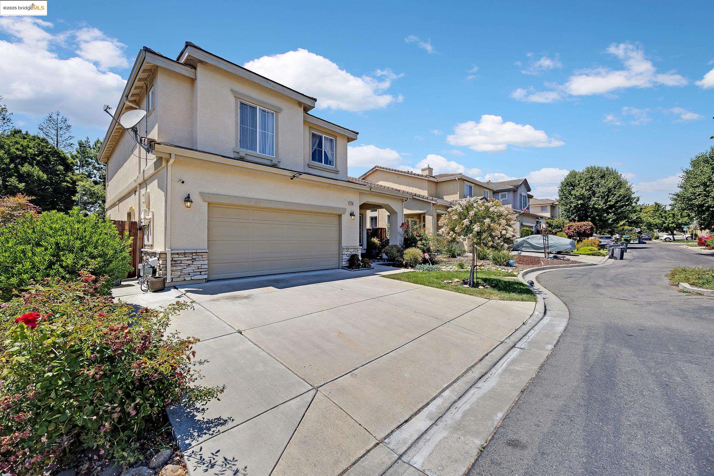 Detail Gallery Image 3 of 56 For 5736 Idlewood Street, Dublin,  CA 94568 - 3 Beds | 2/1 Baths