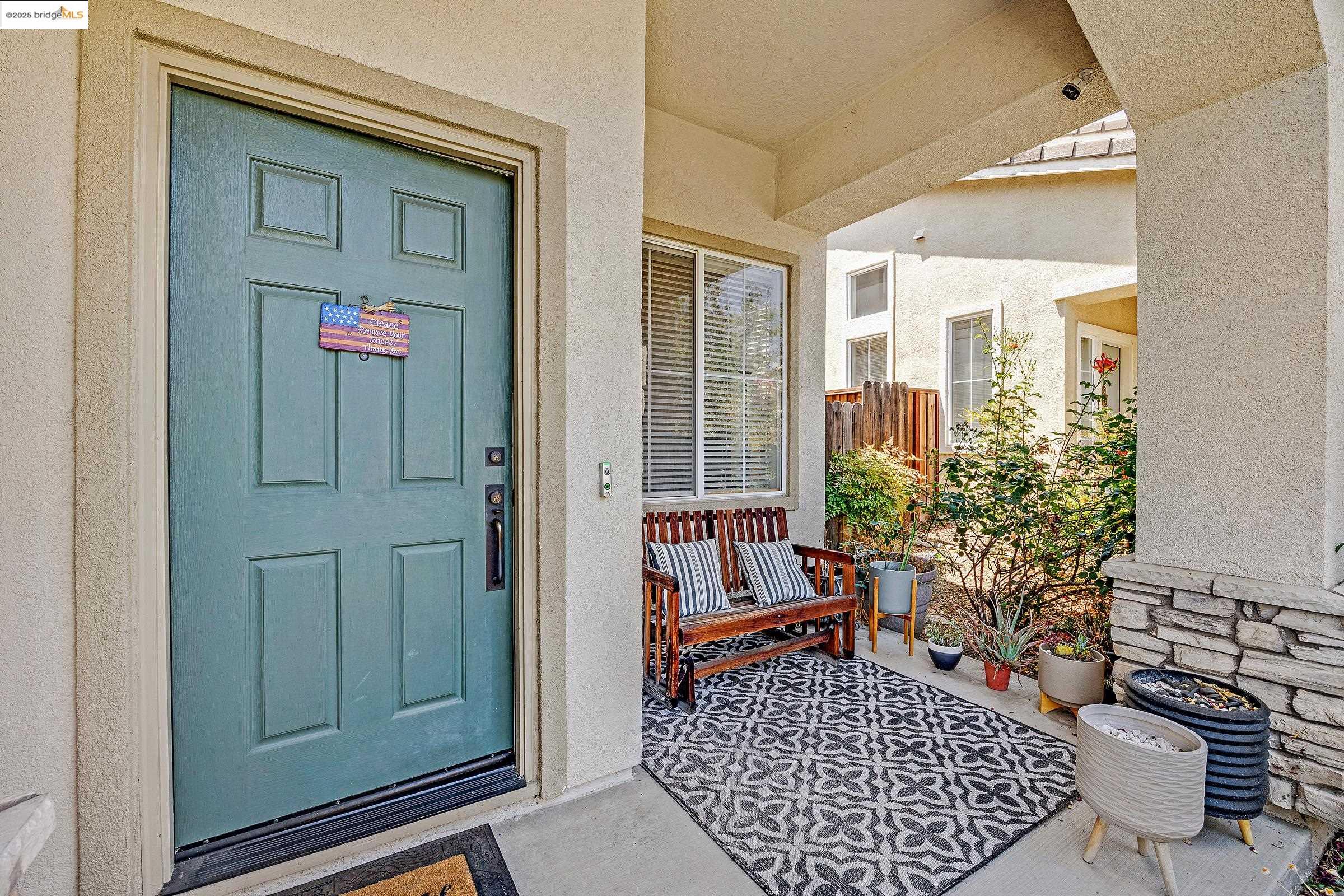 Detail Gallery Image 4 of 56 For 5736 Idlewood Street, Dublin,  CA 94568 - 3 Beds | 2/1 Baths