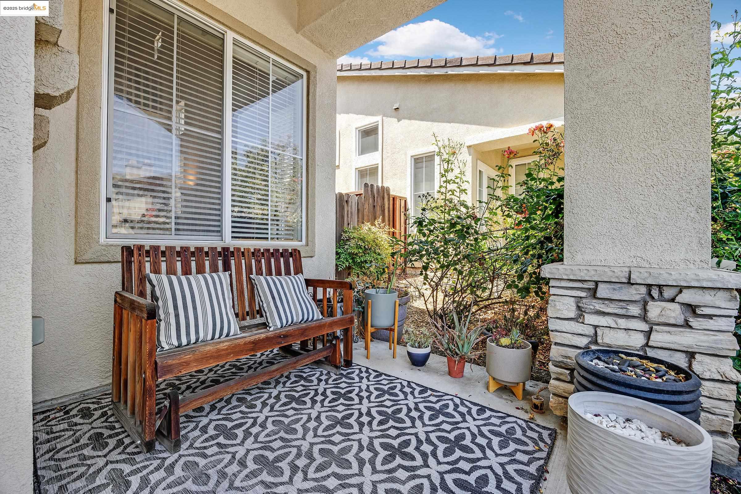 Detail Gallery Image 5 of 56 For 5736 Idlewood Street, Dublin,  CA 94568 - 3 Beds | 2/1 Baths