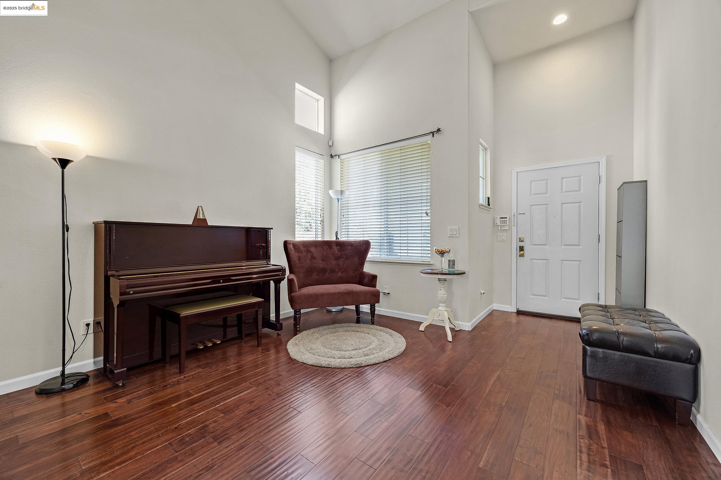 Detail Gallery Image 7 of 56 For 5736 Idlewood Street, Dublin,  CA 94568 - 3 Beds | 2/1 Baths