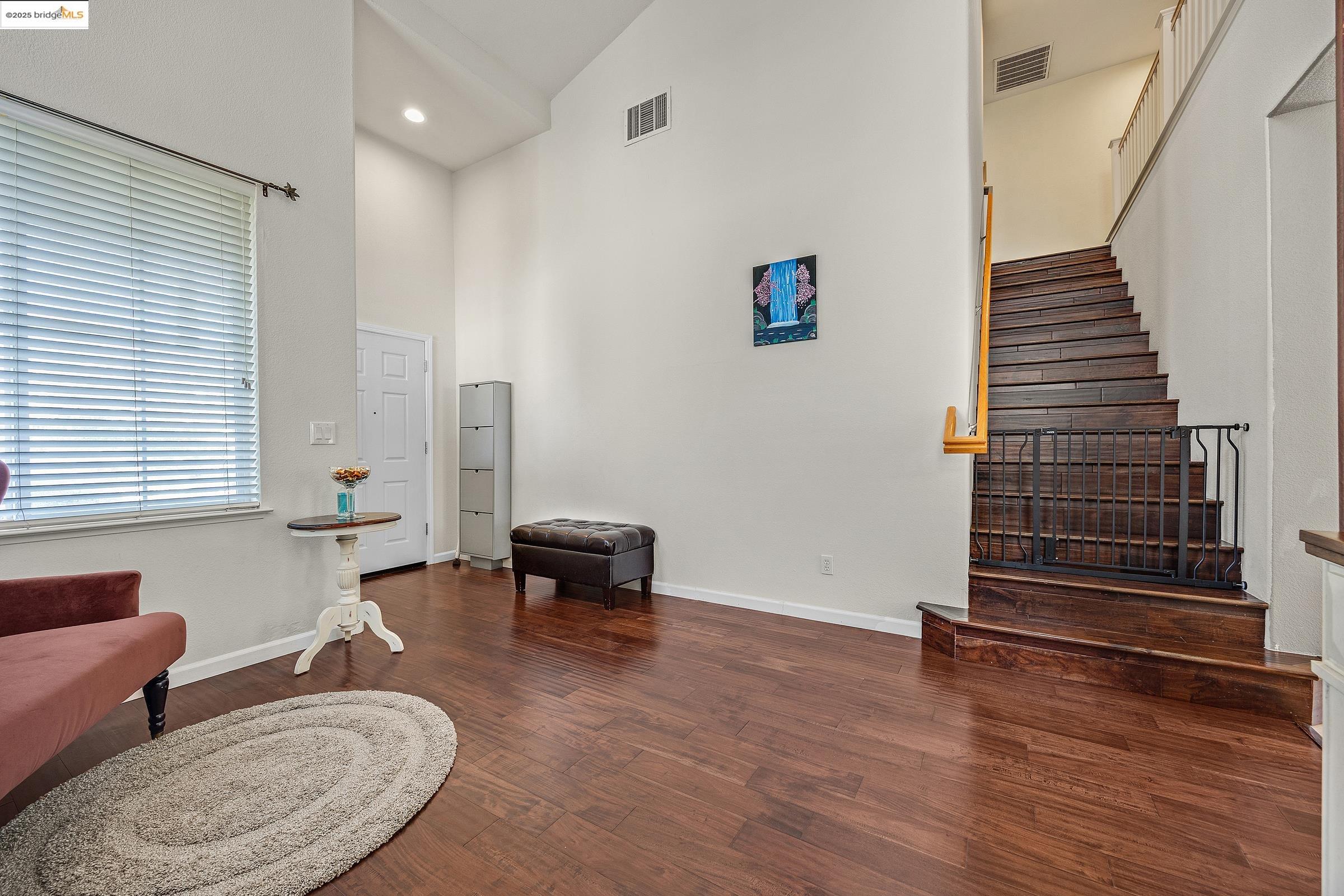 Detail Gallery Image 8 of 56 For 5736 Idlewood Street, Dublin,  CA 94568 - 3 Beds | 2/1 Baths