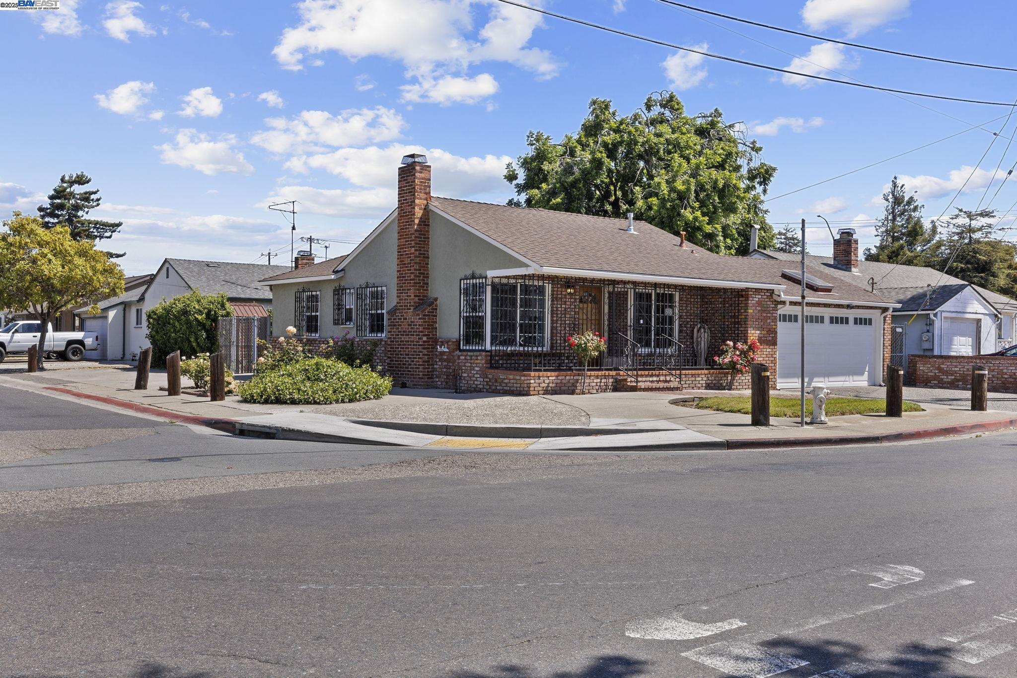 Detail Gallery Image 2 of 31 For 595 Beatrice St, San Leandro,  CA 94579 - 2 Beds | 1 Baths