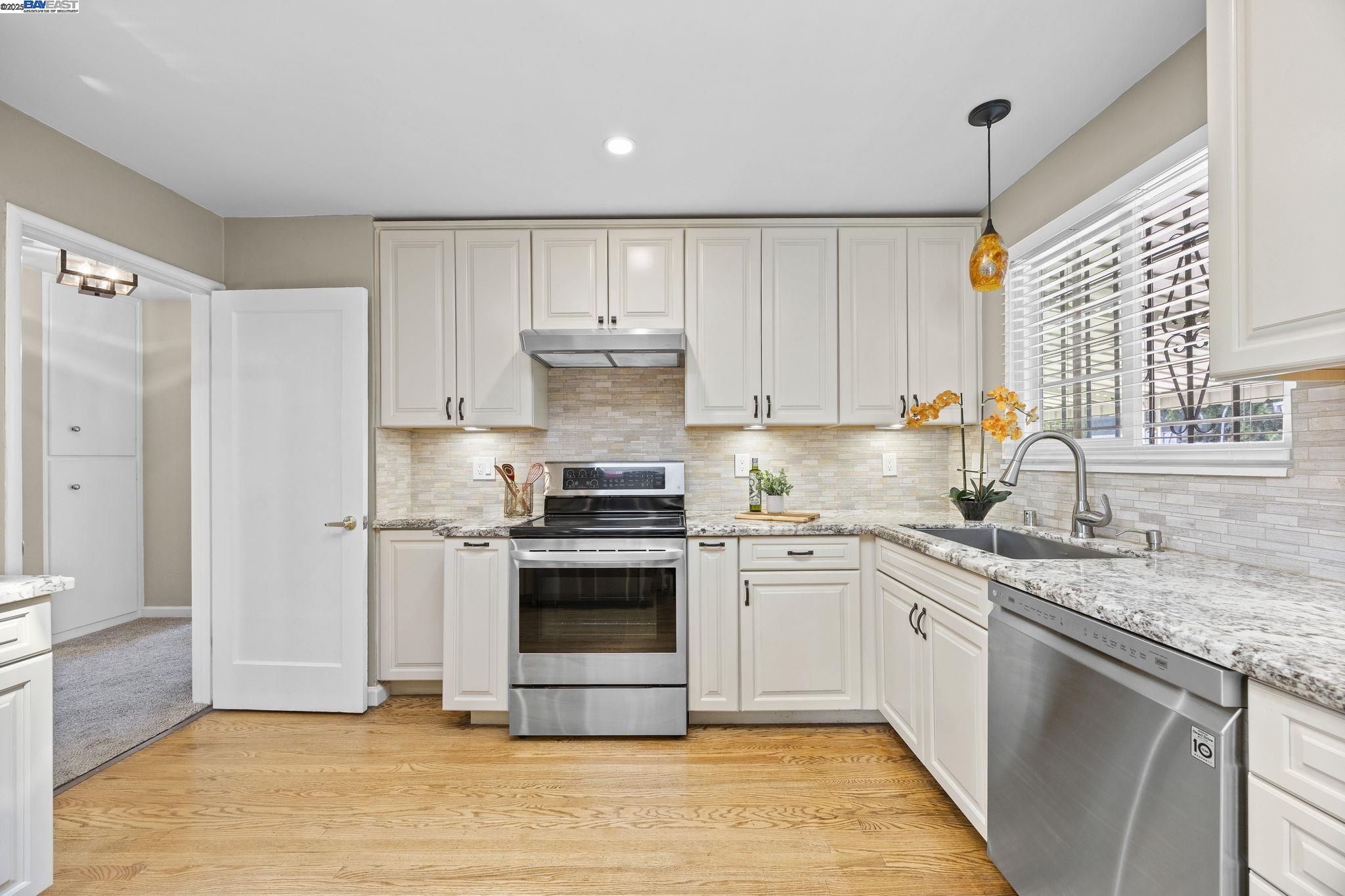 Detail Gallery Image 12 of 31 For 595 Beatrice St, San Leandro,  CA 94579 - 2 Beds | 1 Baths