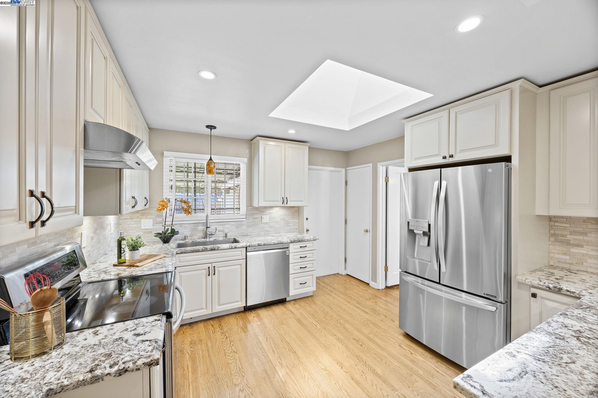 Detail Gallery Image 13 of 31 For 595 Beatrice St, San Leandro,  CA 94579 - 2 Beds | 1 Baths