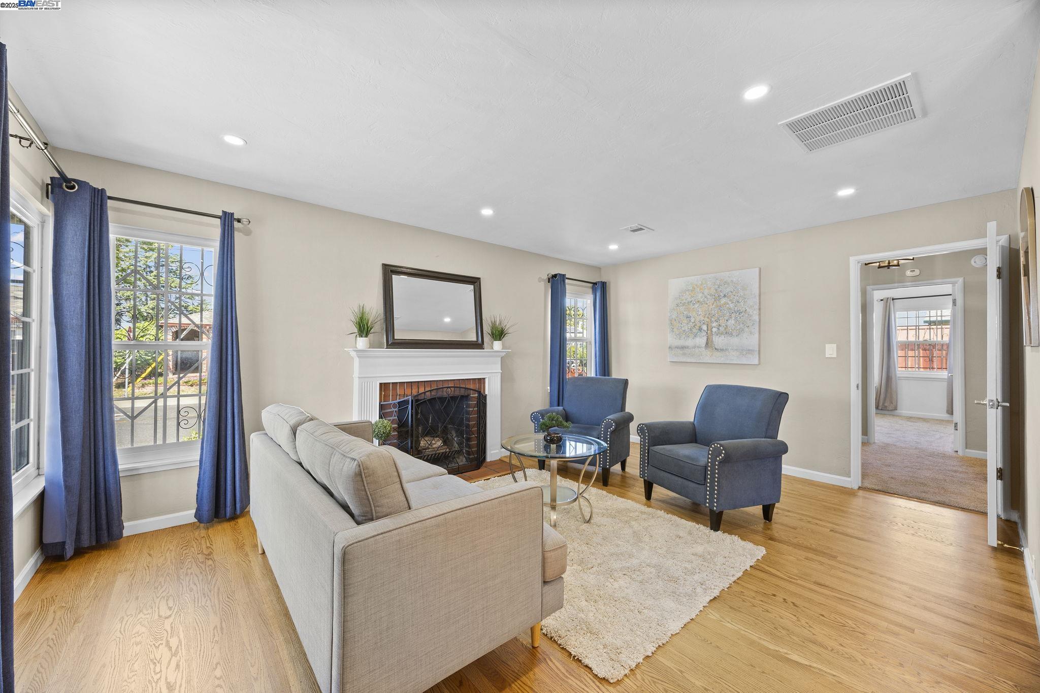 Detail Gallery Image 4 of 31 For 595 Beatrice St, San Leandro,  CA 94579 - 2 Beds | 1 Baths