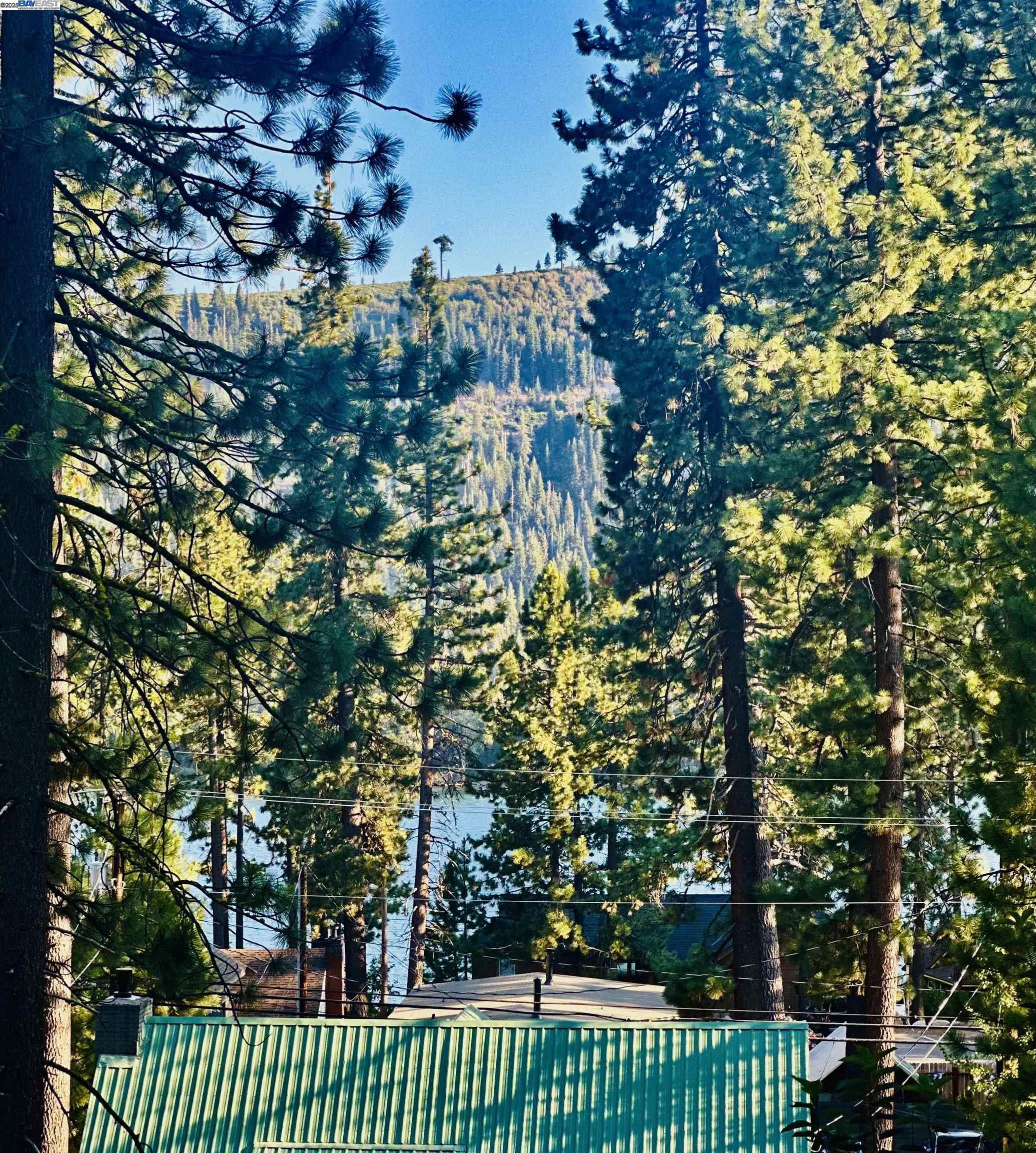 Detail Gallery Image 2 of 18 For 13273 Sierra Dr W, Truckee,  CA 96161 - 3 Beds | 2 Baths