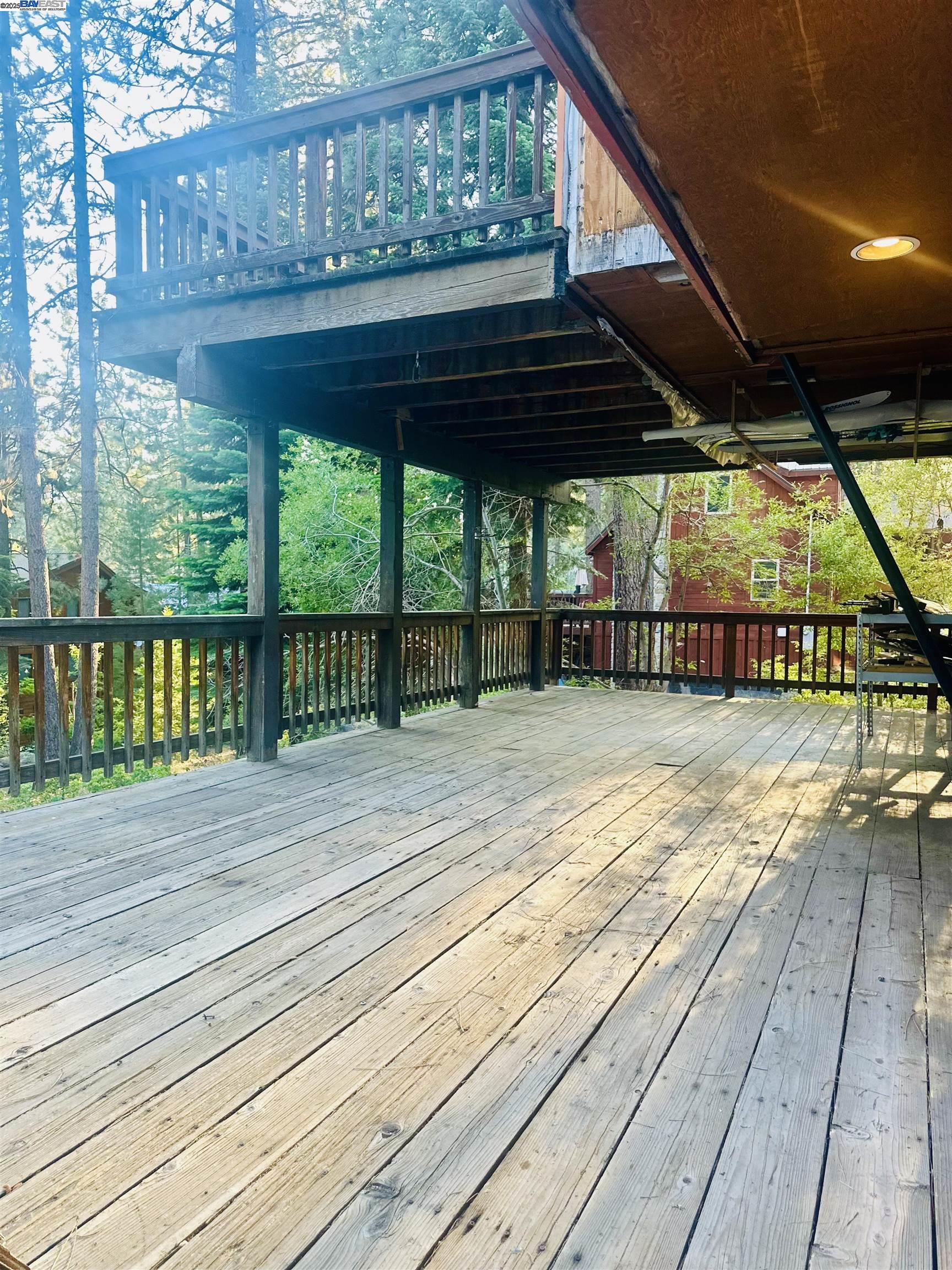 Detail Gallery Image 3 of 18 For 13273 Sierra Dr W, Truckee,  CA 96161 - 3 Beds | 2 Baths
