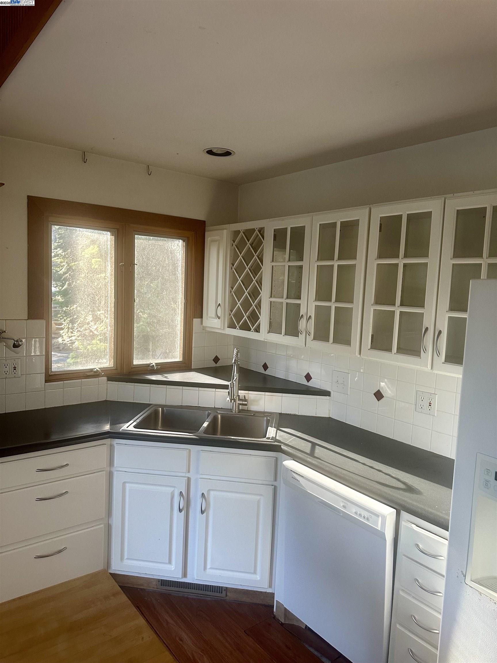 Detail Gallery Image 6 of 18 For 13273 Sierra Dr W, Truckee,  CA 96161 - 3 Beds | 2 Baths