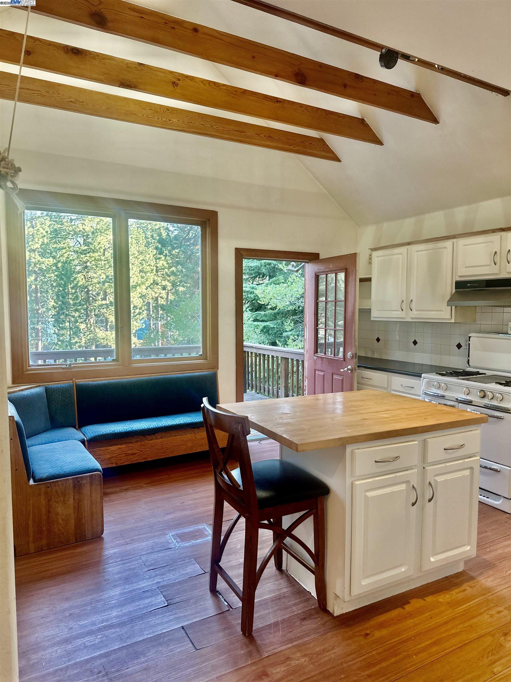 Detail Gallery Image 7 of 18 For 13273 Sierra Dr W, Truckee,  CA 96161 - 3 Beds | 2 Baths