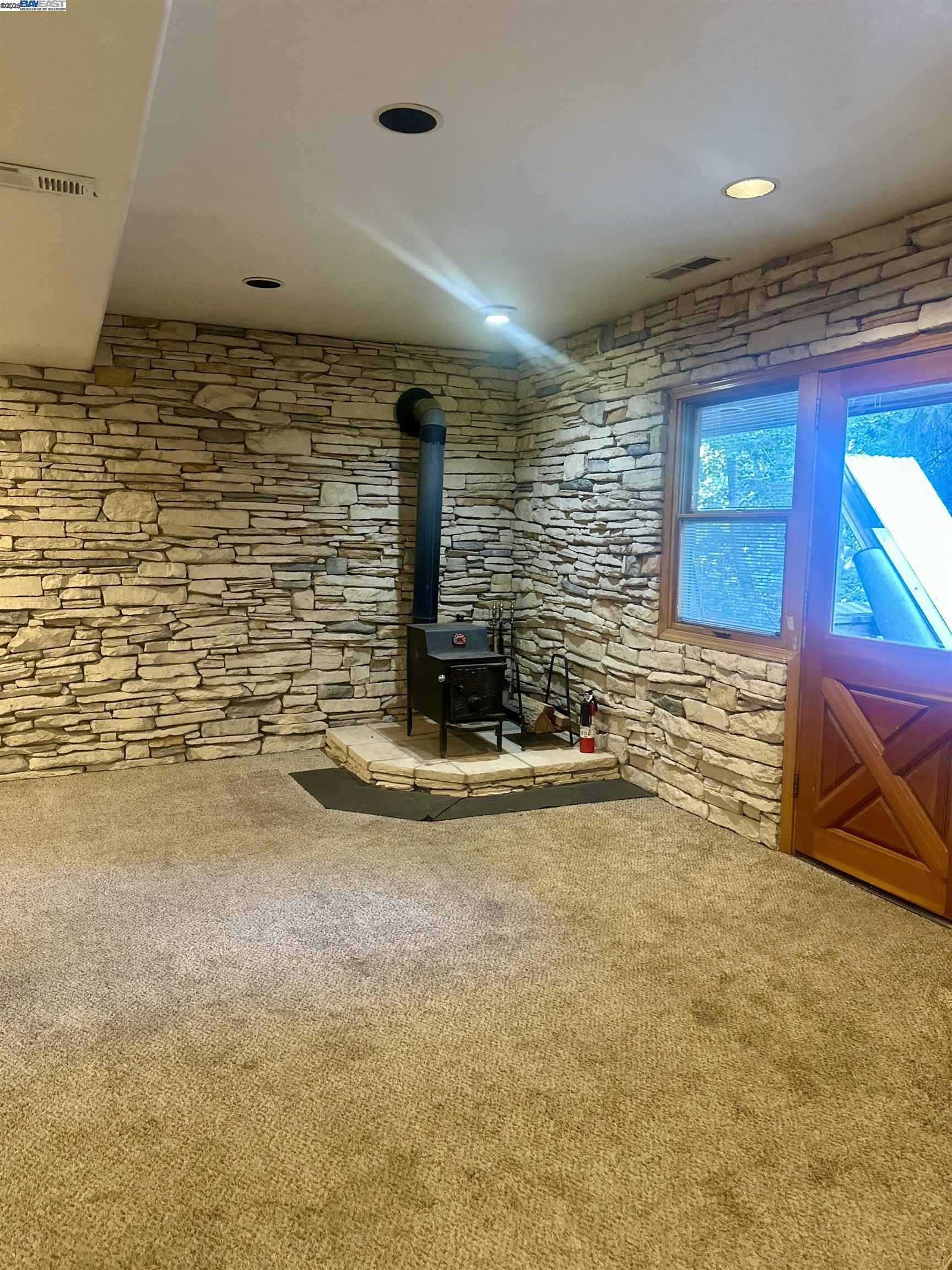 Detail Gallery Image 10 of 18 For 13273 Sierra Dr W, Truckee,  CA 96161 - 3 Beds | 2 Baths