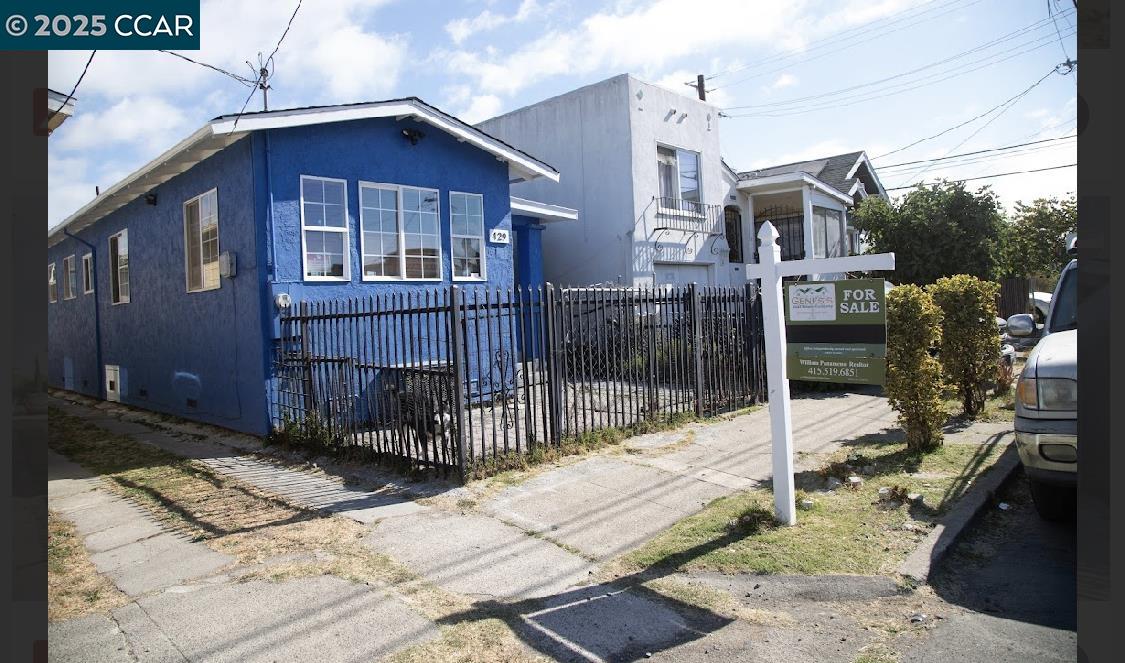 Detail Gallery Image 2 of 16 For 429 Barrett Ave, Richmond,  CA 94801 - 2 Beds | 1 Baths