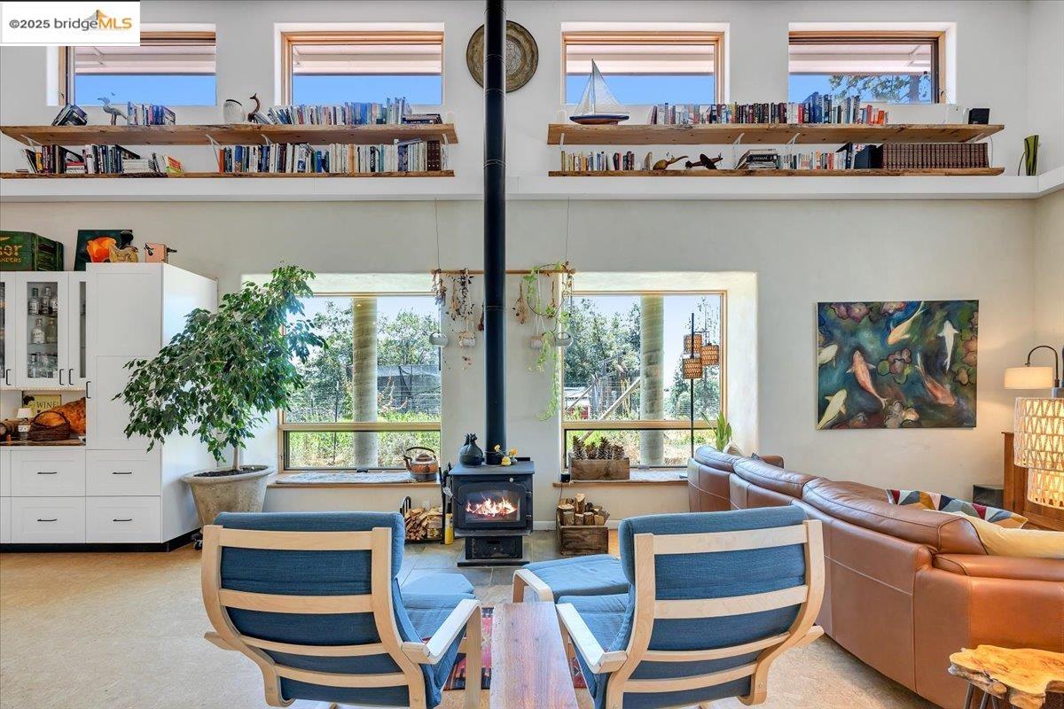 Detail Gallery Image 11 of 47 For 9935 Jackass Creek Rd, Groveland,  CA 95321 - 1 Beds | 2 Baths
