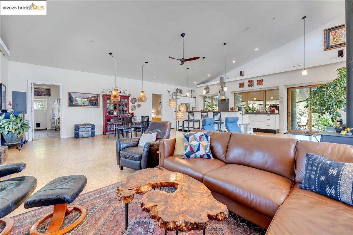 Detail Gallery Image 13 of 47 For 9935 Jackass Creek Rd, Groveland,  CA 95321 - 1 Beds | 2 Baths