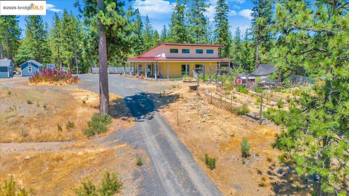 Detail Gallery Image 3 of 47 For 9935 Jackass Creek Rd, Groveland,  CA 95321 - 1 Beds | 2 Baths