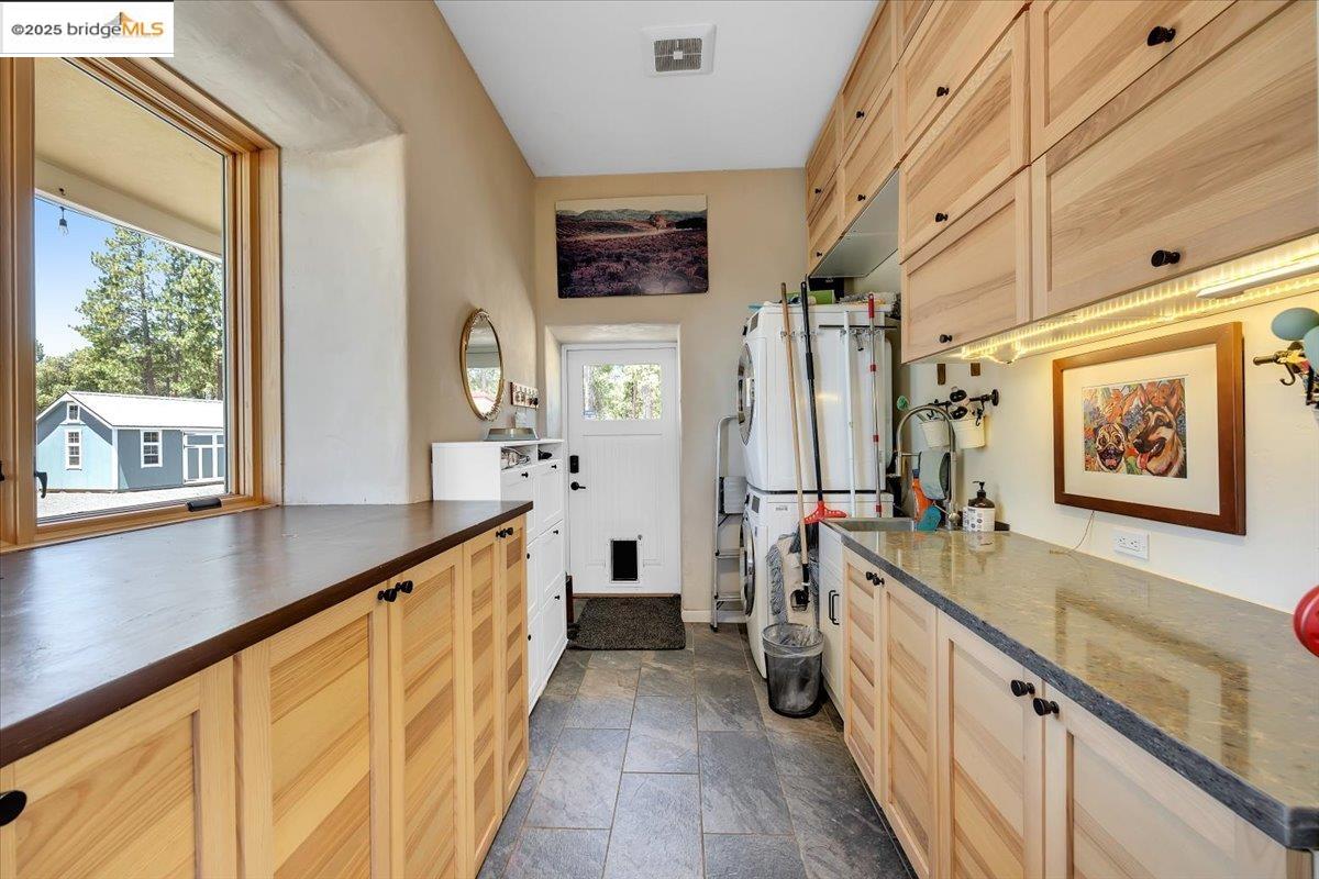 Detail Gallery Image 24 of 47 For 9935 Jackass Creek Rd, Groveland,  CA 95321 - 1 Beds | 2 Baths