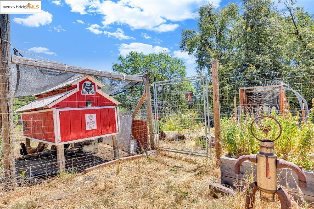 Detail Gallery Image 28 of 47 For 9935 Jackass Creek Rd, Groveland,  CA 95321 - 1 Beds | 2 Baths