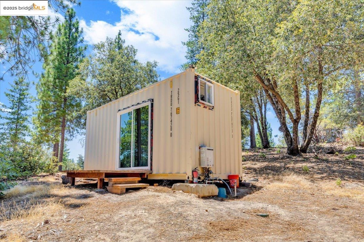 Detail Gallery Image 37 of 47 For 9935 Jackass Creek Rd, Groveland,  CA 95321 - 1 Beds | 2 Baths
