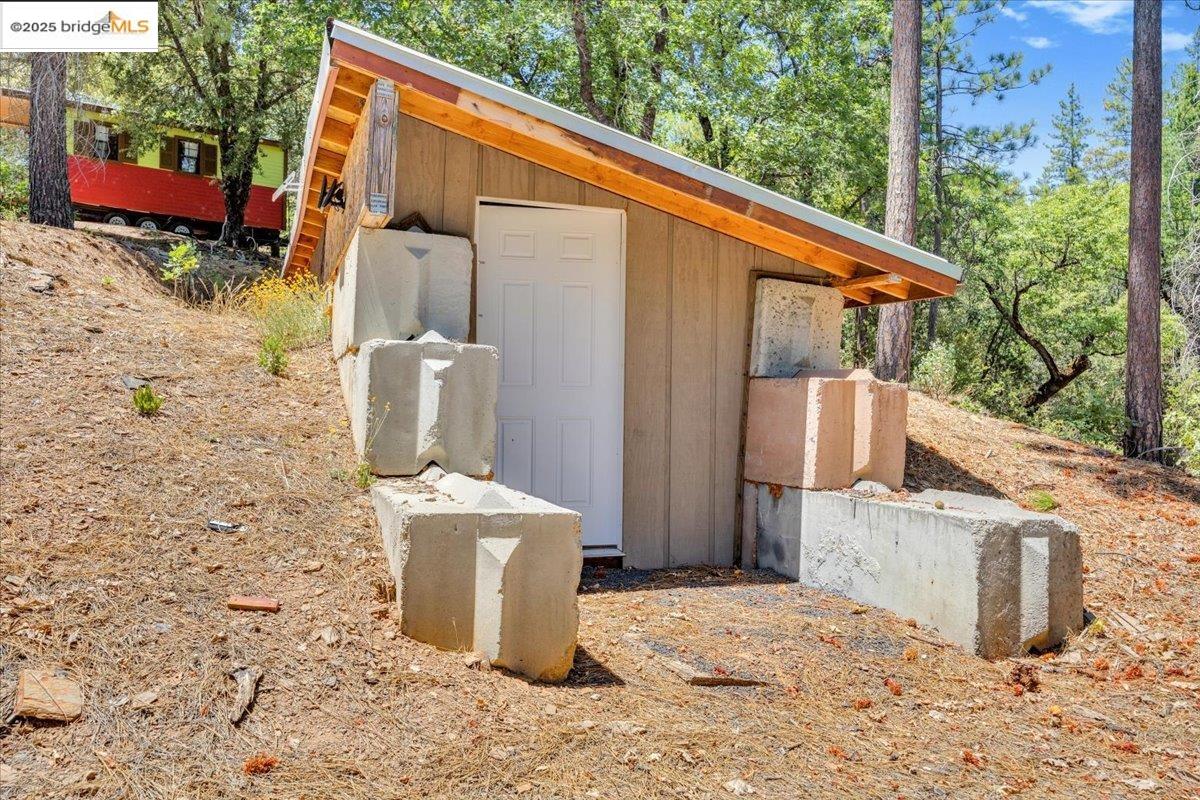 Detail Gallery Image 38 of 47 For 9935 Jackass Creek Rd, Groveland,  CA 95321 - 1 Beds | 2 Baths