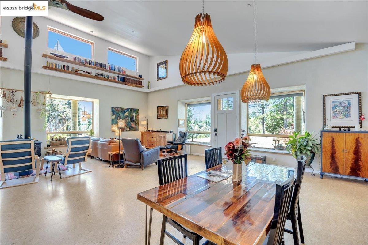 Detail Gallery Image 9 of 47 For 9935 Jackass Creek Rd, Groveland,  CA 95321 - 1 Beds | 2 Baths