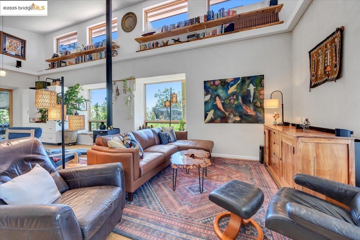 Detail Gallery Image 10 of 47 For 9935 Jackass Creek Rd, Groveland,  CA 95321 - 1 Beds | 2 Baths