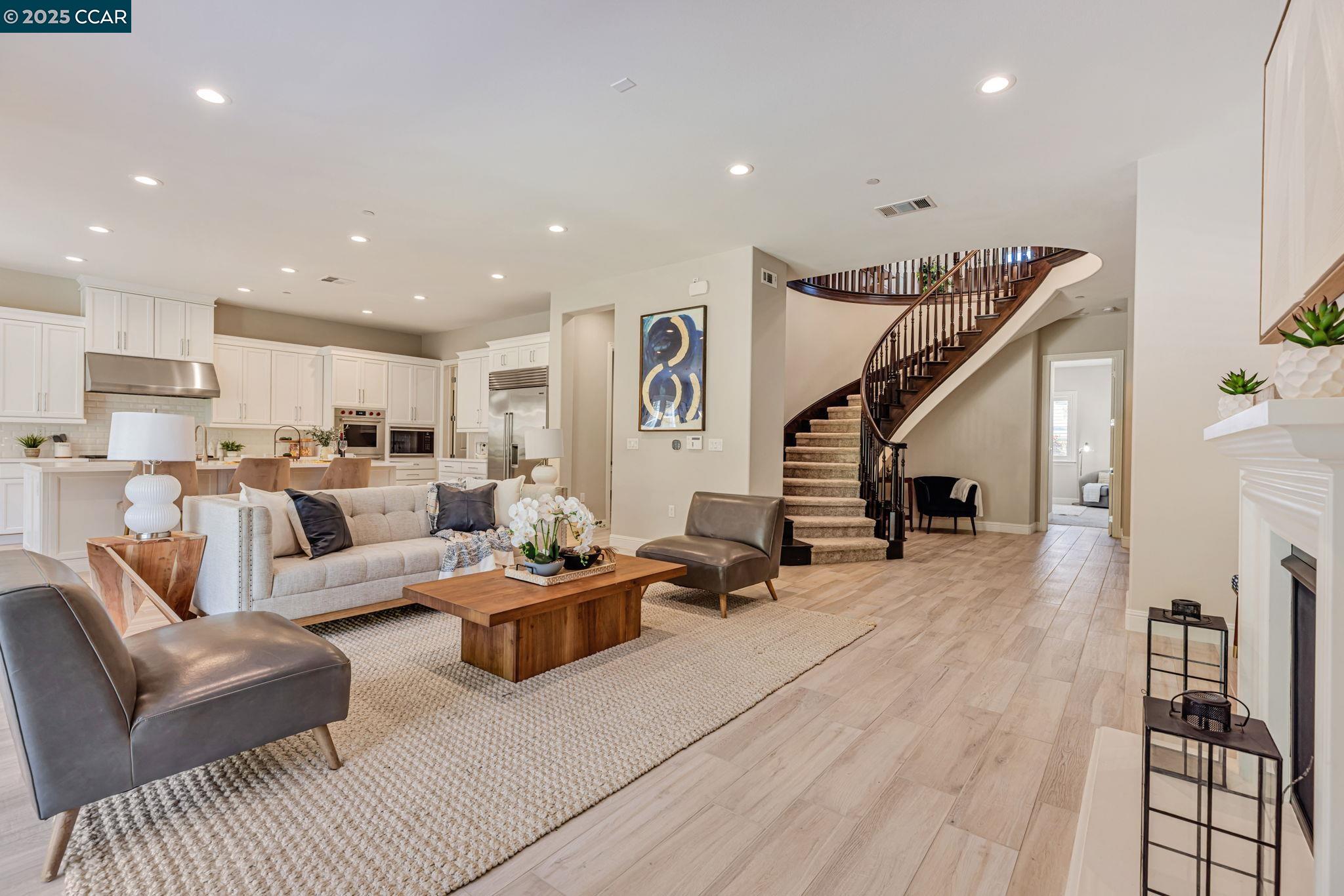 Detail Gallery Image 4 of 51 For 2631 Mount Dana Ct, Dublin,  CA 94568 - 4 Beds | 3/1 Baths