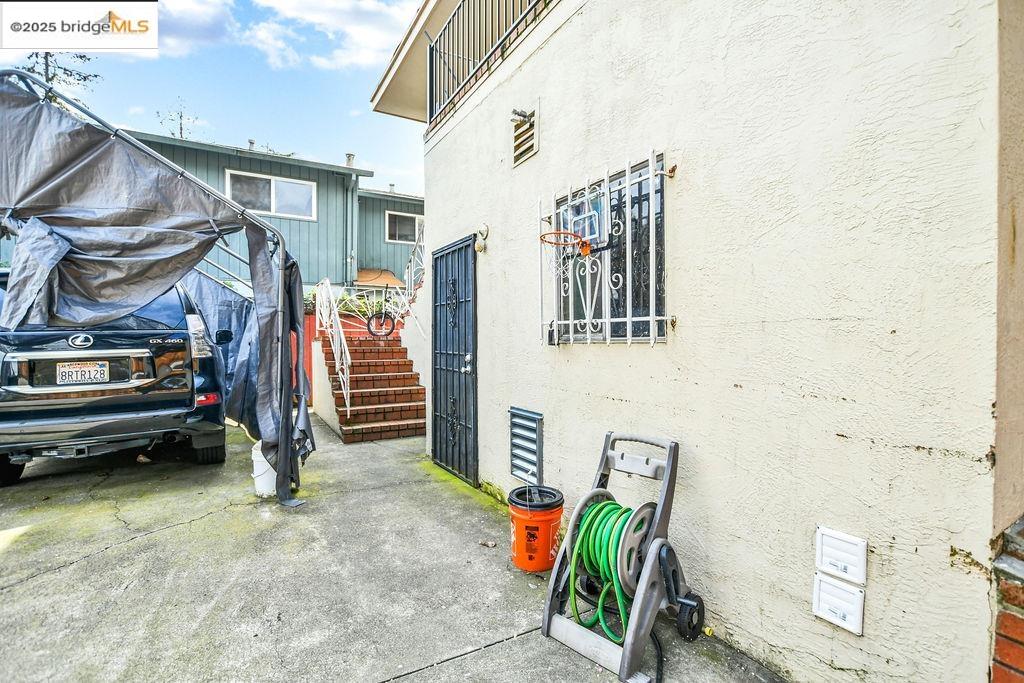 Detail Gallery Image 22 of 27 For 3300 Brookdale Ave, Oakland,  CA 94602 - – Beds | – Baths