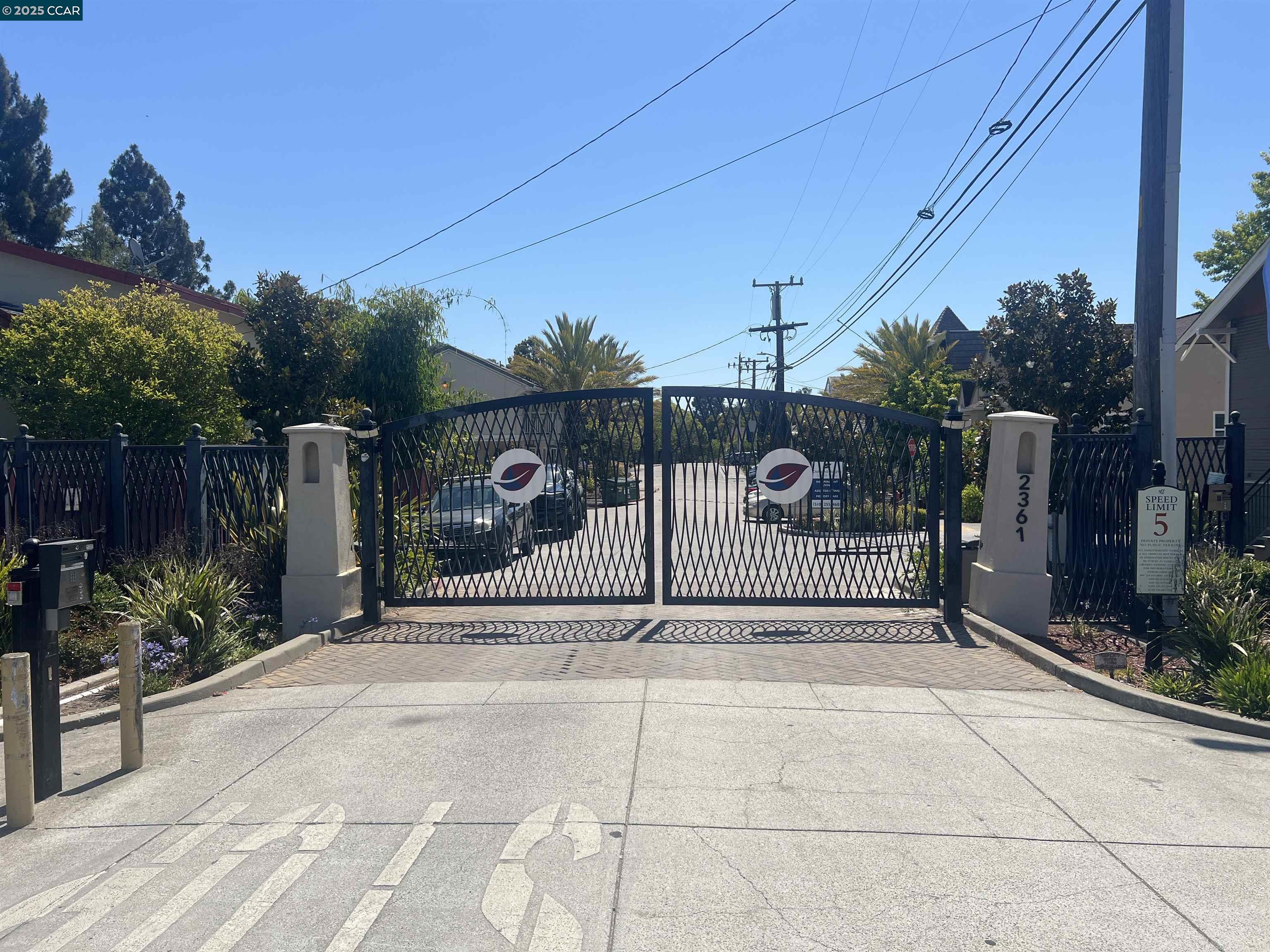 Detail Gallery Image 1 of 10 For 2361 E 29th St #C,  Oakland,  CA 94606 - 1 Beds | 1 Baths