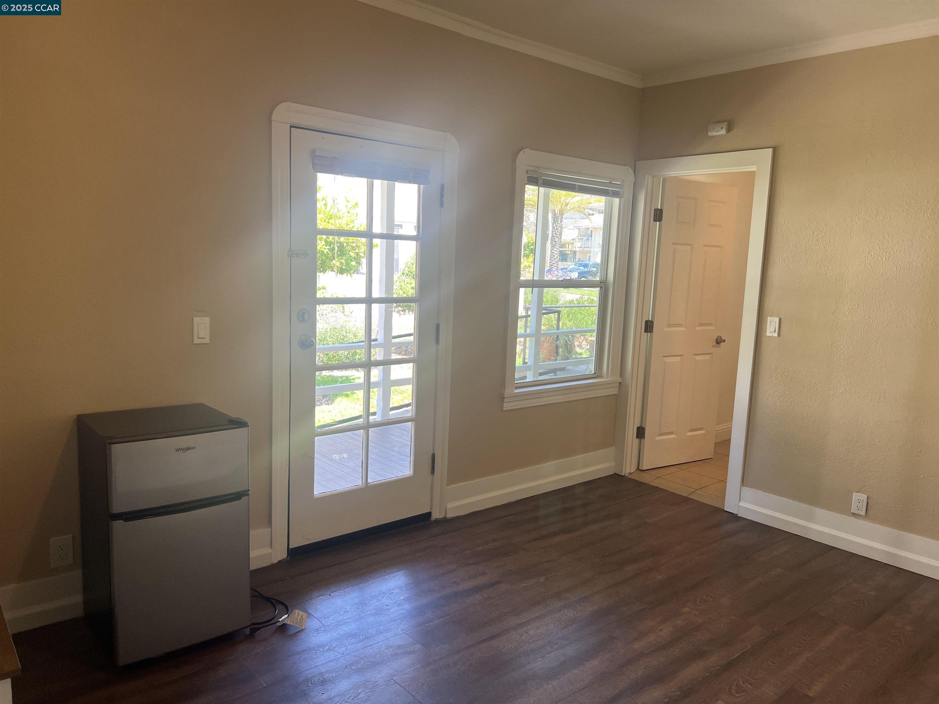Detail Gallery Image 8 of 10 For 2361 E 29th St #C,  Oakland,  CA 94606 - 1 Beds | 1 Baths