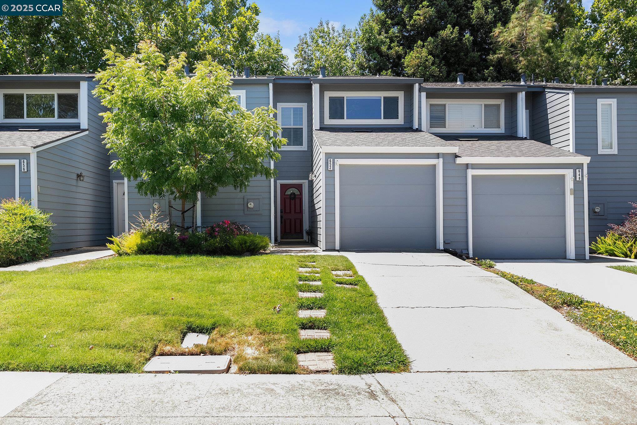 More Details about MLS # 41105540 : 652 HARTLEY DR