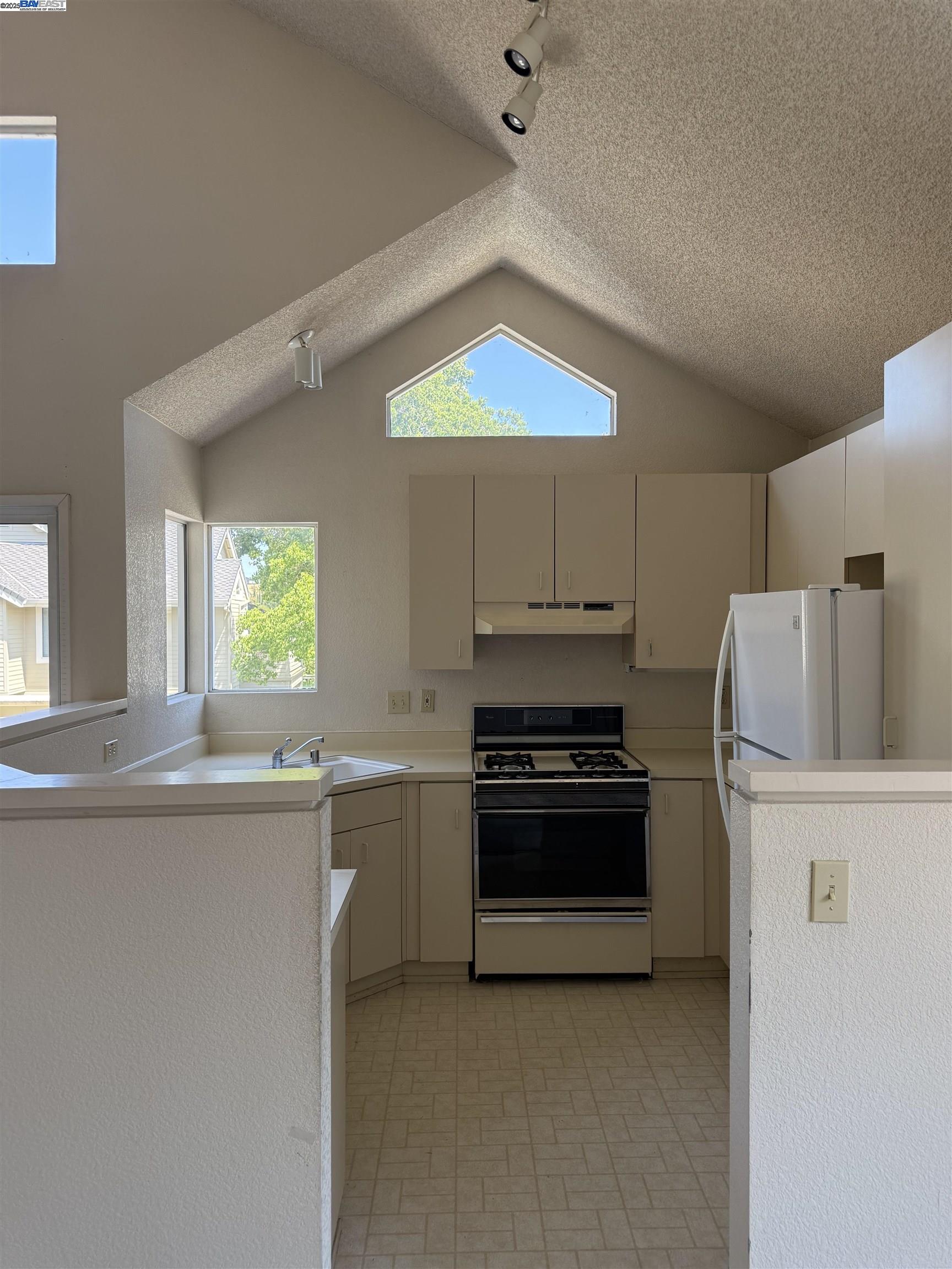 Photo #9: 41105546 Listing: Photo #9