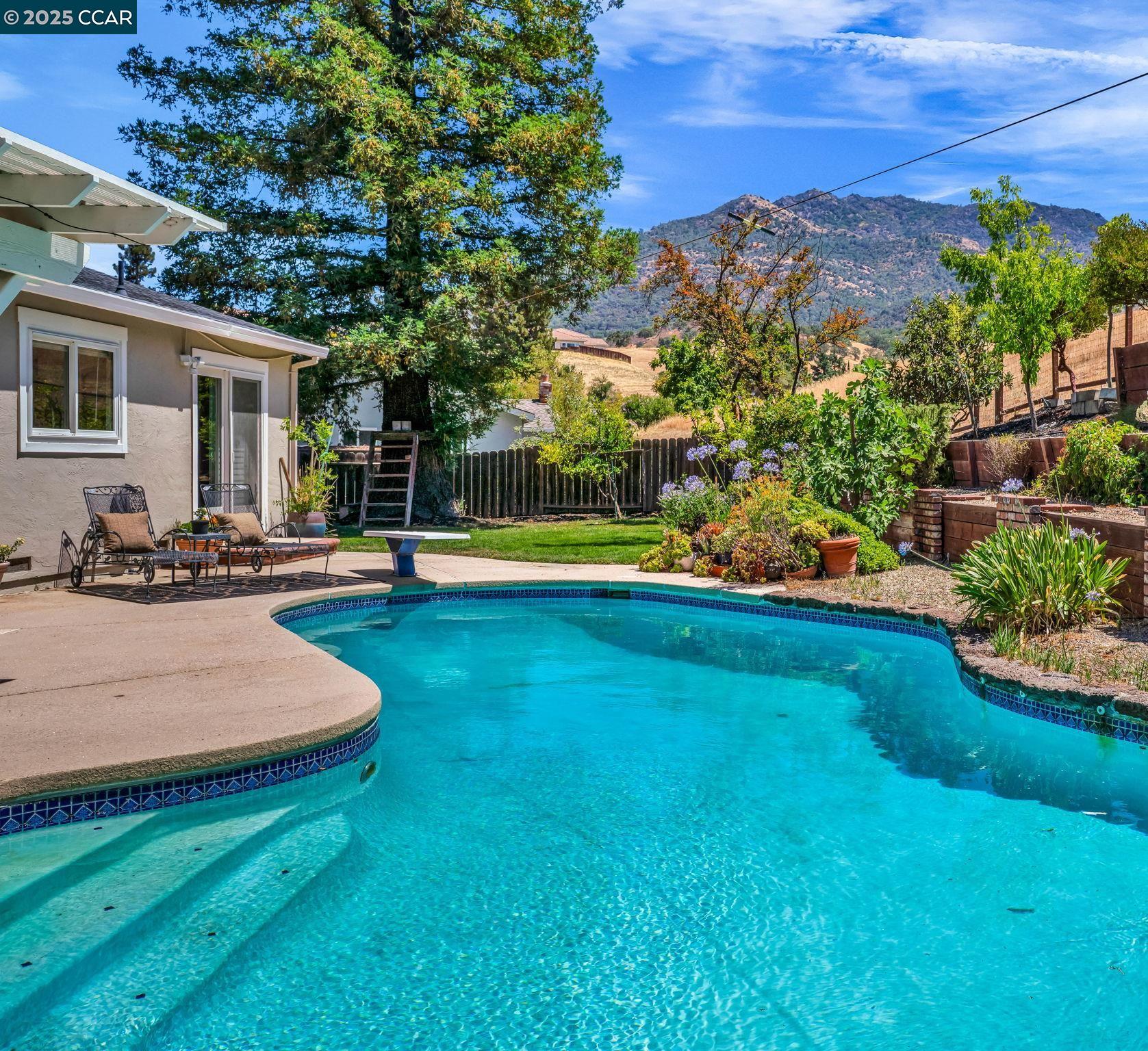 Detail Gallery Image 2 of 60 For 33 El Molino Dr, Clayton,  CA 94517 - 4 Beds | 3 Baths