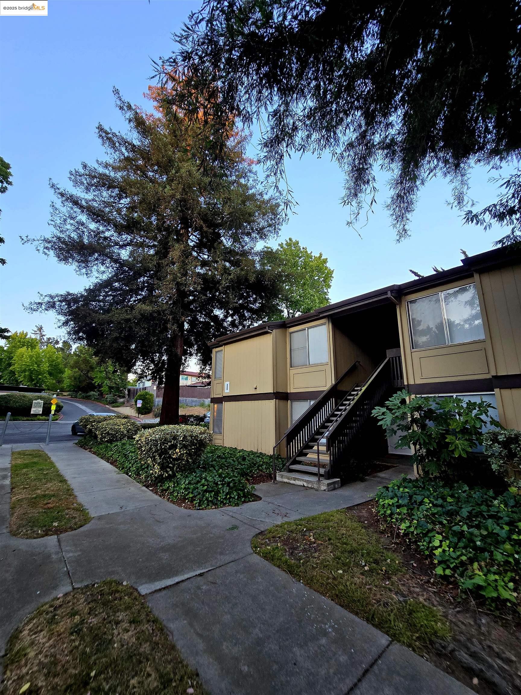 Detail Gallery Image 1 of 20 For 355 Parkview Ter #I-1,  Vallejo,  CA 94589 - 2 Beds | 1/1 Baths
