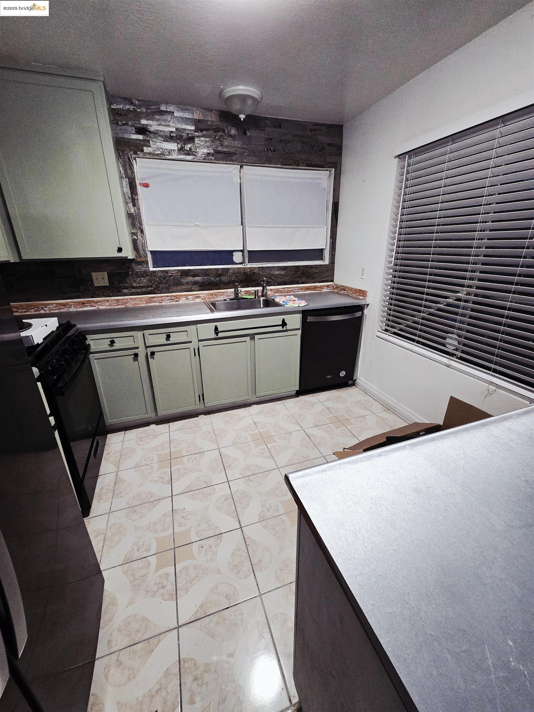 Detail Gallery Image 7 of 20 For 355 Parkview Ter #I-1,  Vallejo,  CA 94589 - 2 Beds | 1/1 Baths