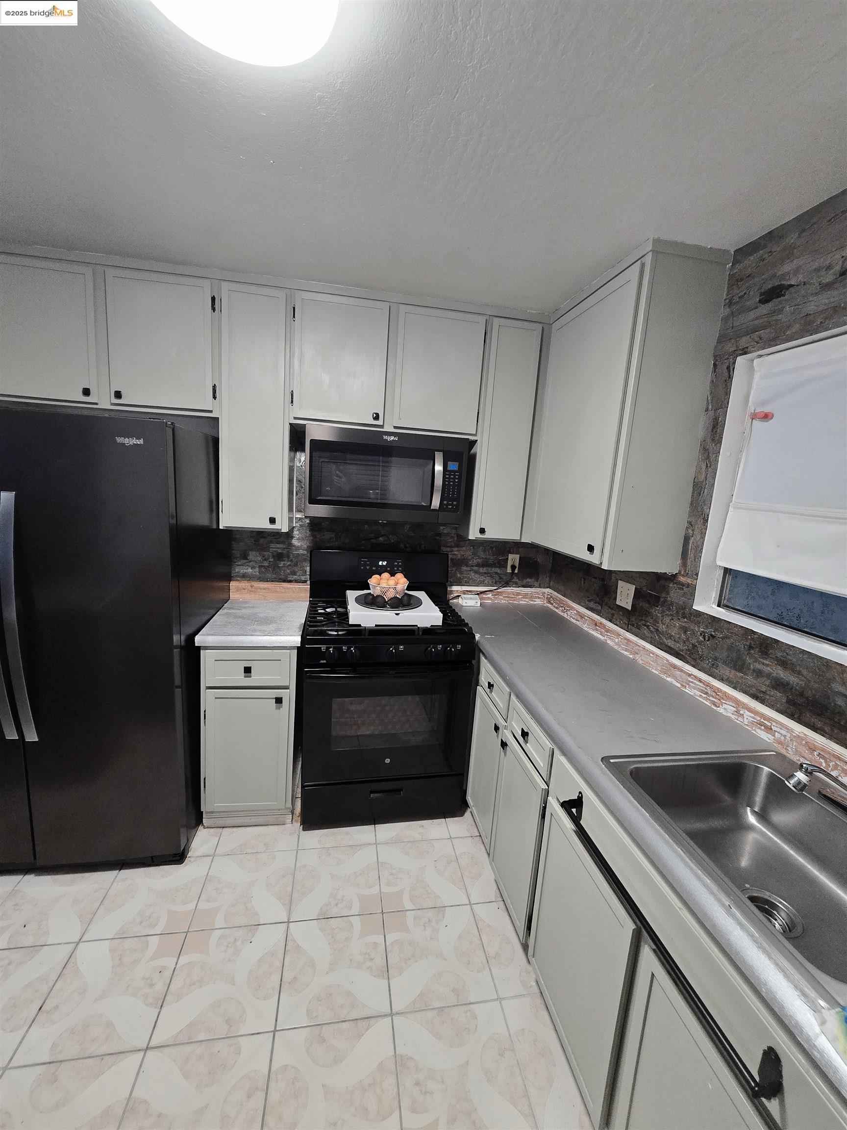 Detail Gallery Image 8 of 20 For 355 Parkview Ter #I-1,  Vallejo,  CA 94589 - 2 Beds | 1/1 Baths
